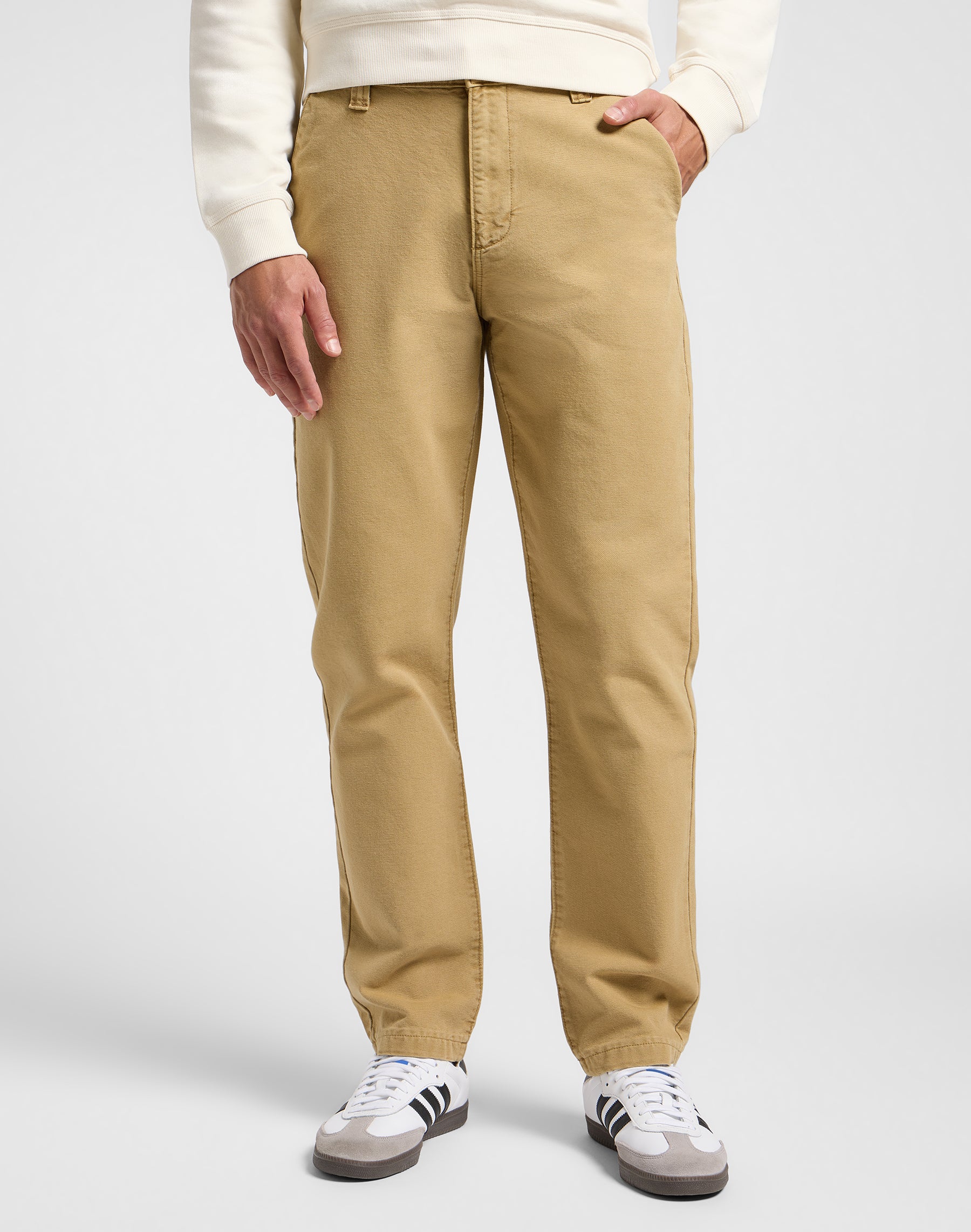 Relaxed Workwear Chino in Oscar Khaki Pants Lee