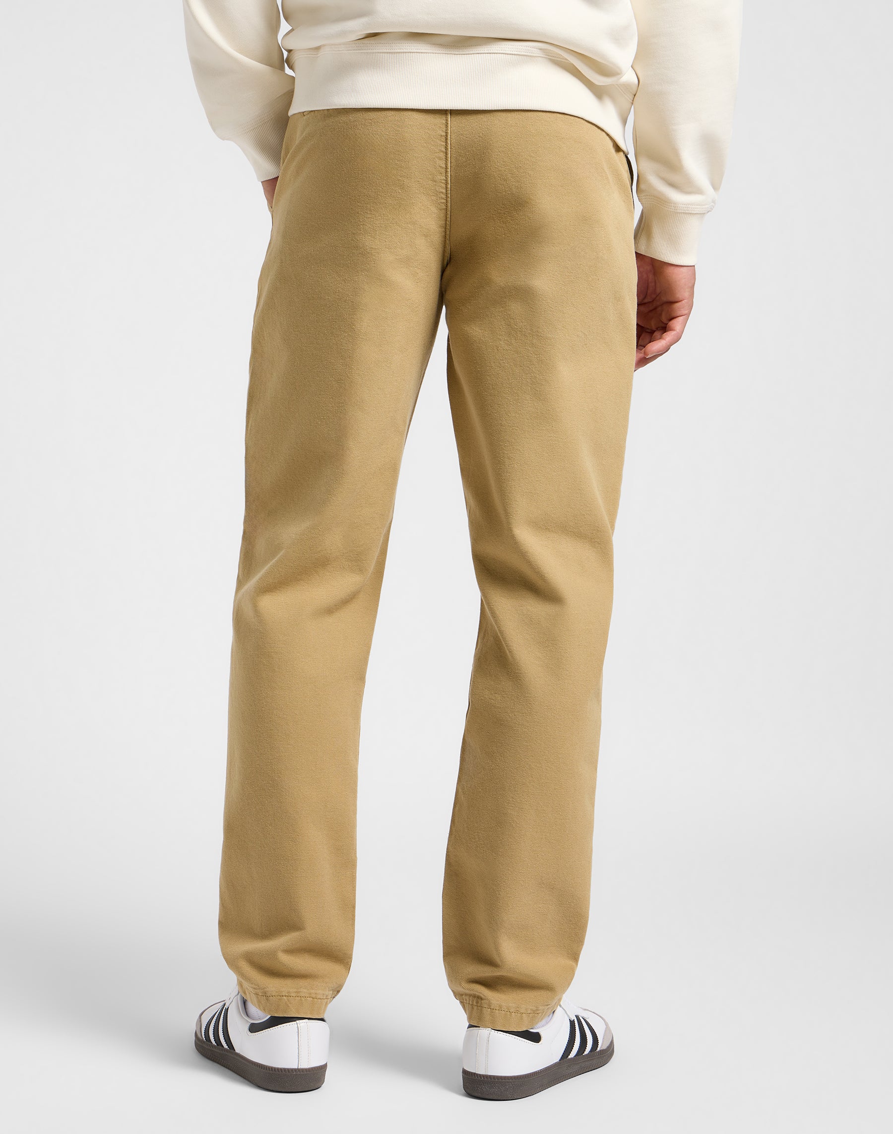 Relaxed Workwear Chino in Oscar Khaki Pants Lee