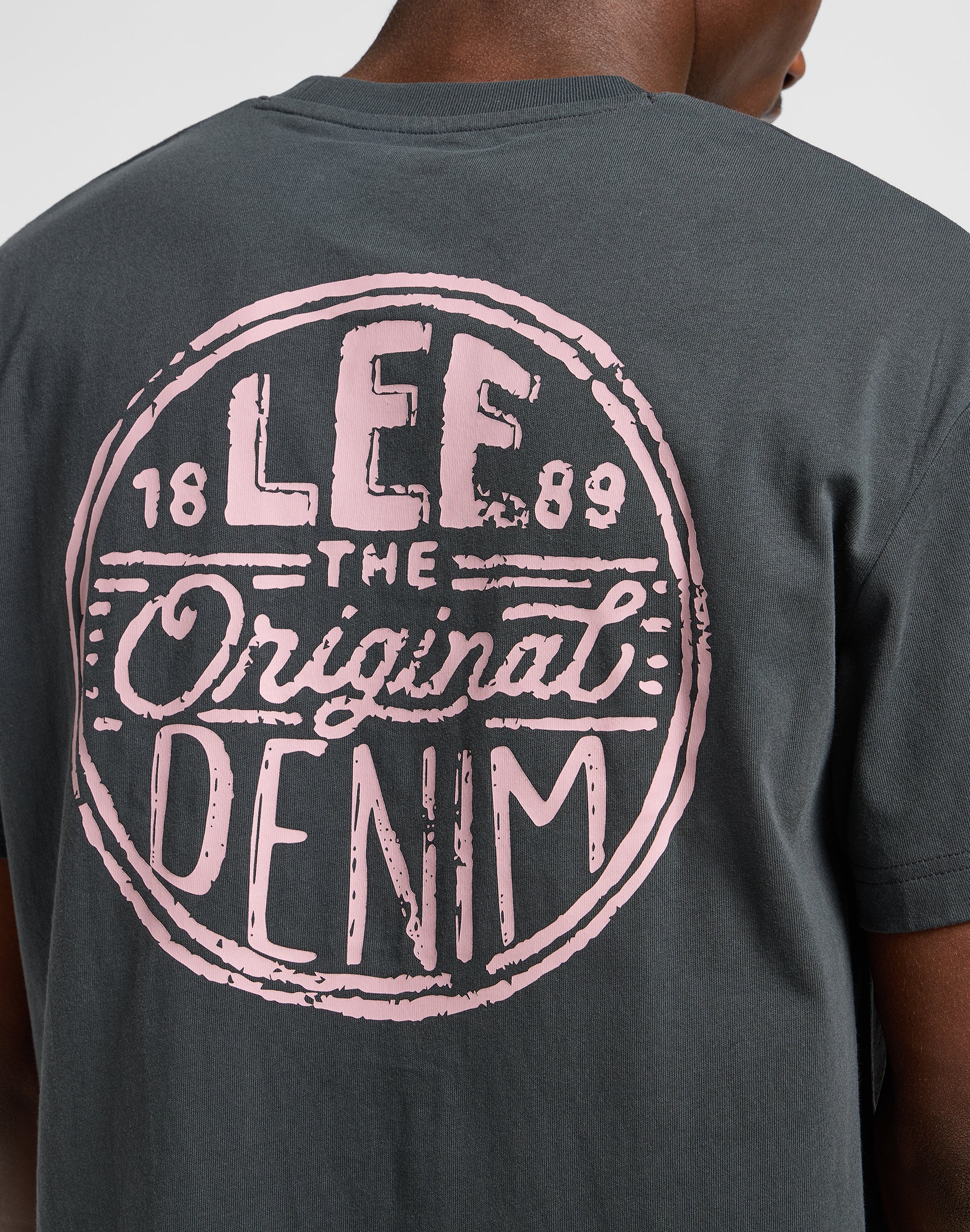 Regular Logo Tee in Washed Black T-Shirts Lee