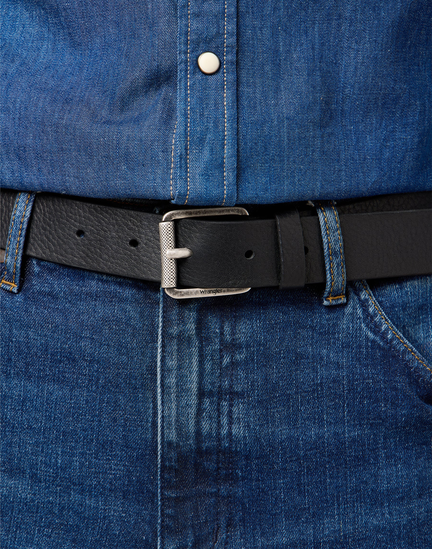 Roller Buckle Belt in Black Belt Wrangler