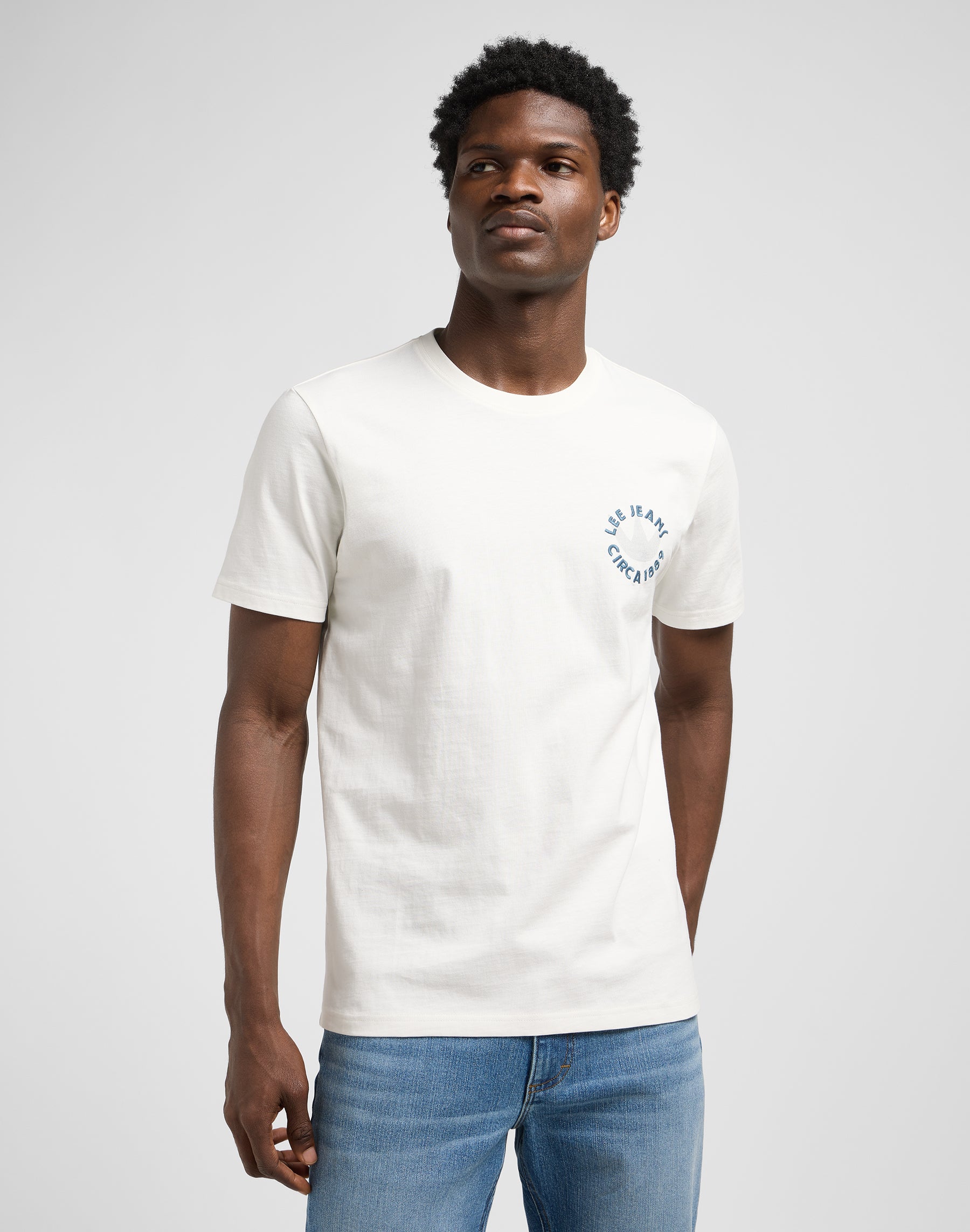 Ss Elevated Ess Logo Tee in Ecru T-Shirts Lee