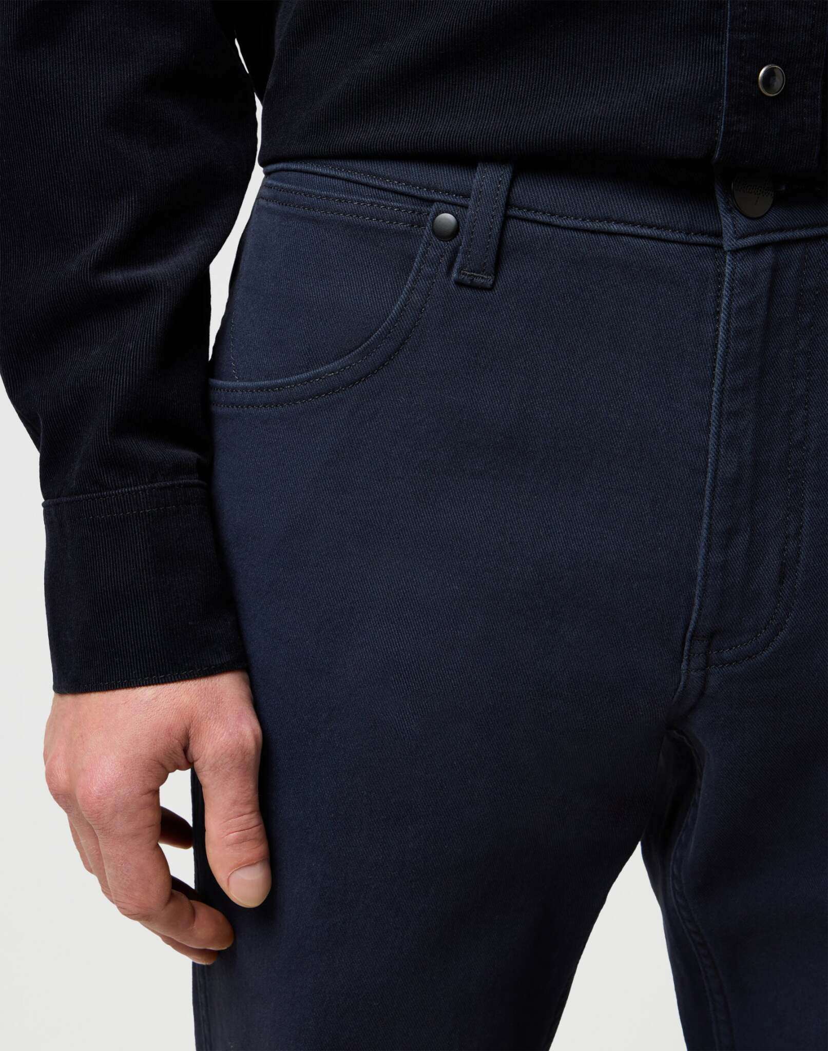 Greensboro in Dark Navy Pants Wrangler