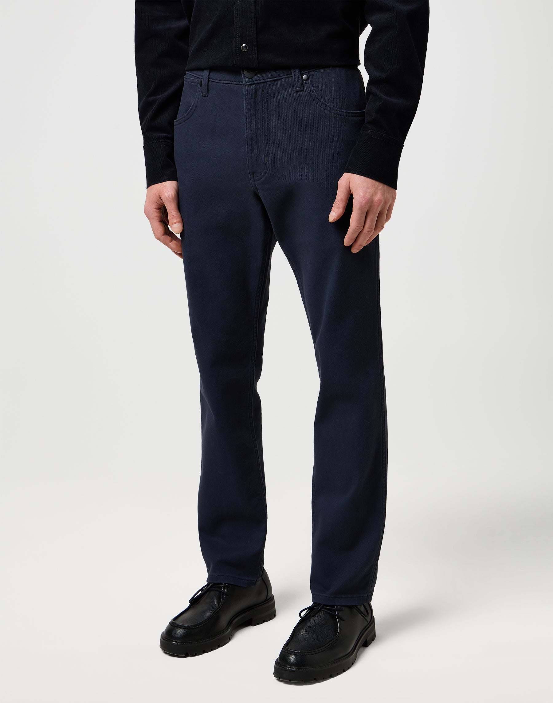 Greensboro in Dark Navy Pants Wrangler