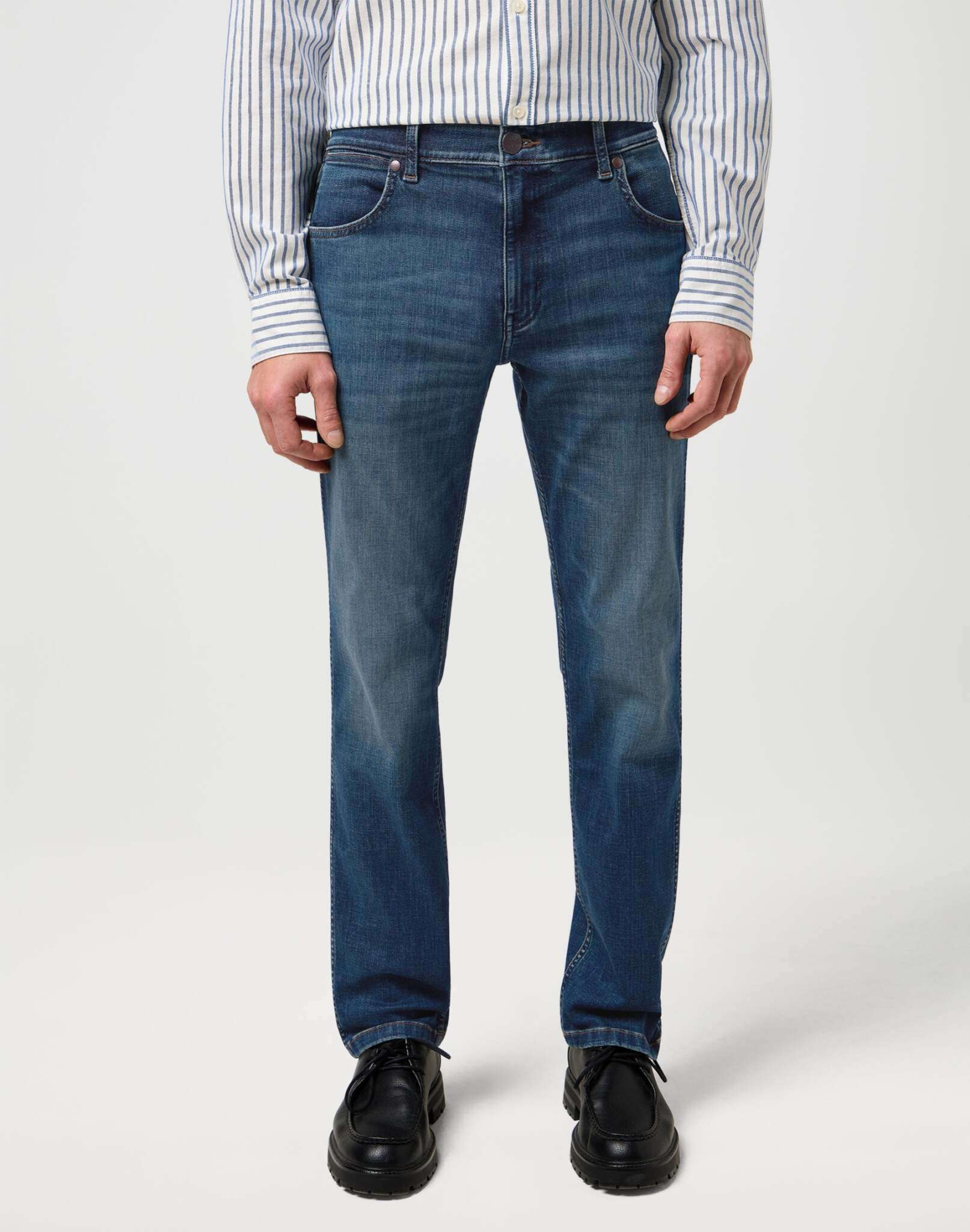 Greensboro in Navy Tint Jeans Wrangler