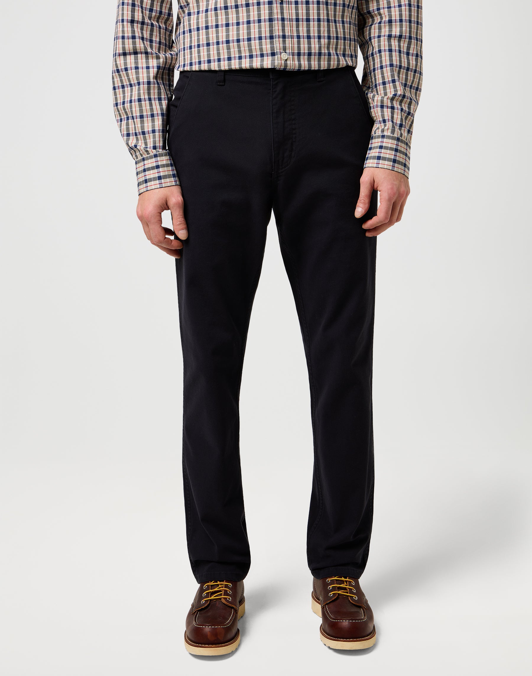Regular Chino in Black Pants Wrangler