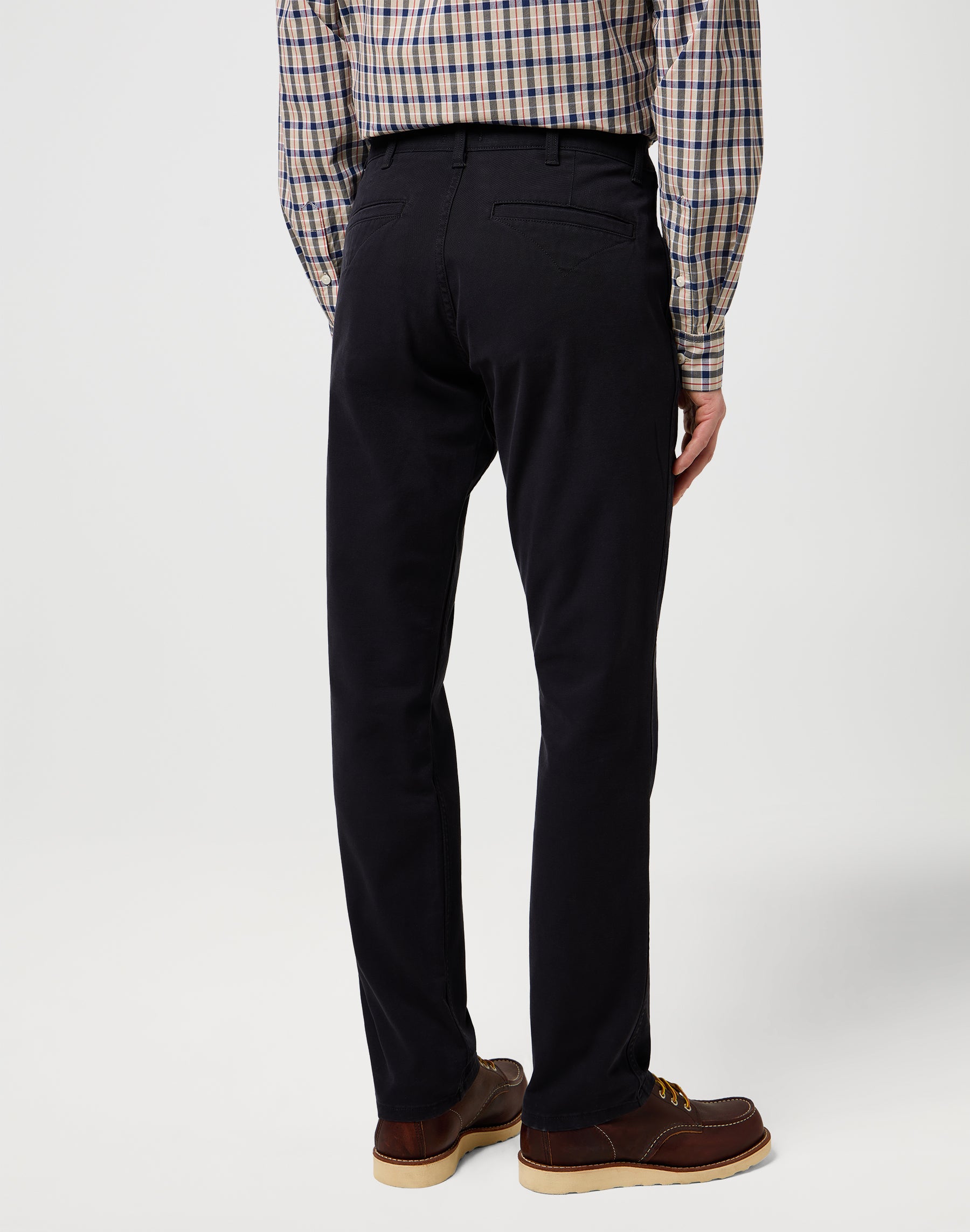 Regular Chino in Black Pants Wrangler