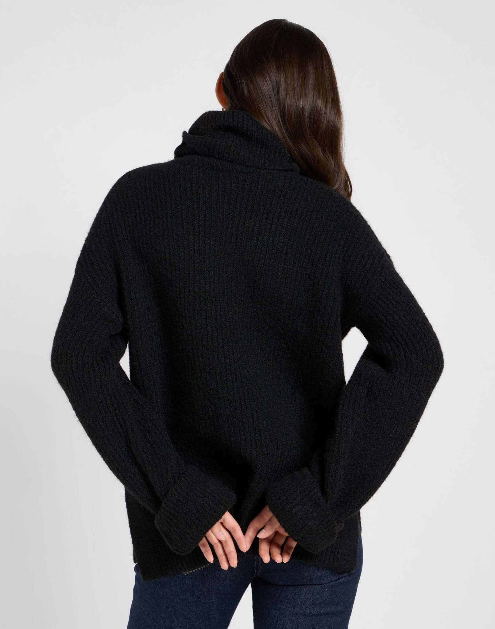 Wide Cuff Turtle Neck in Unionall Black Sweater Lee