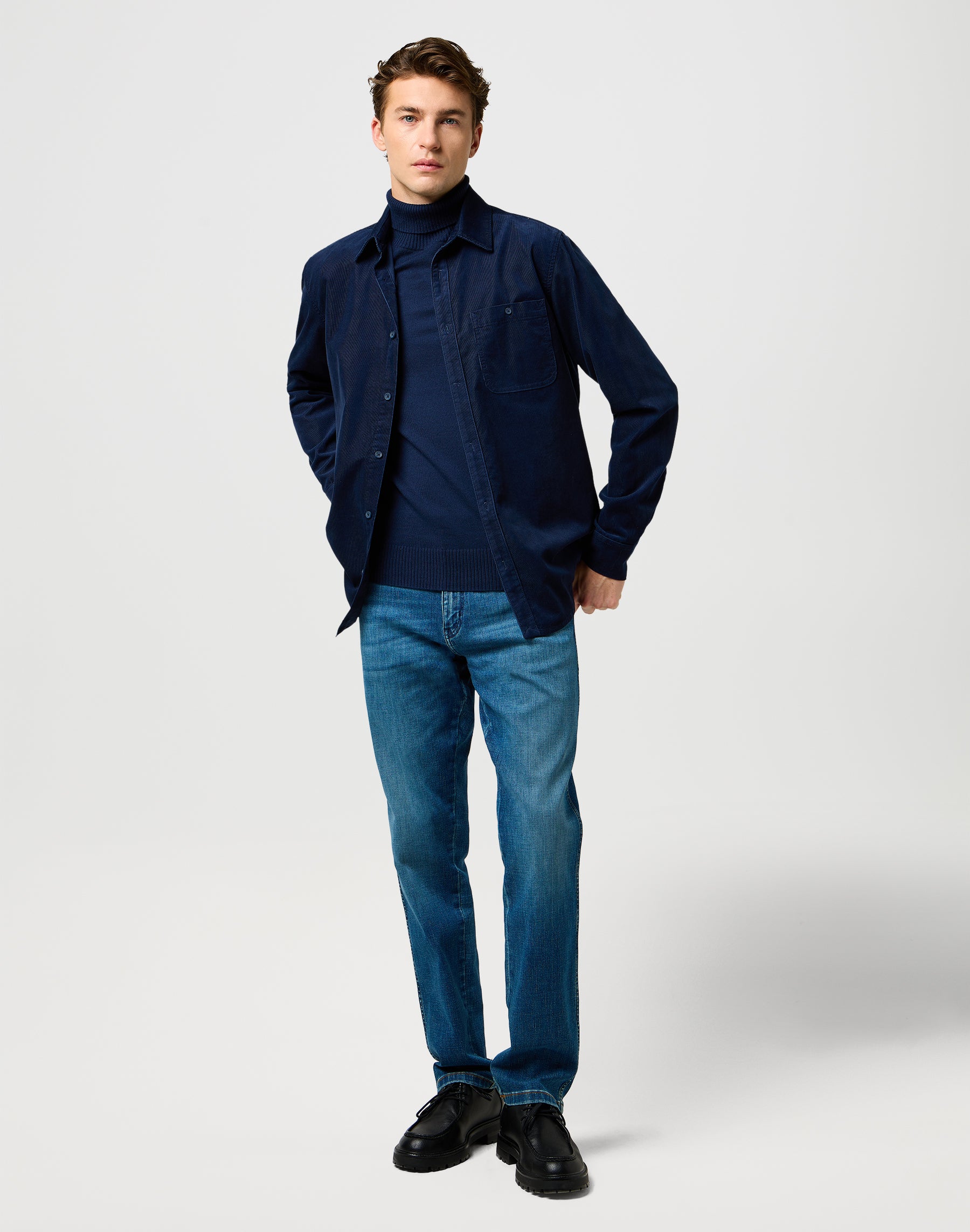 Turtleneck in Navy Sweater Wrangler