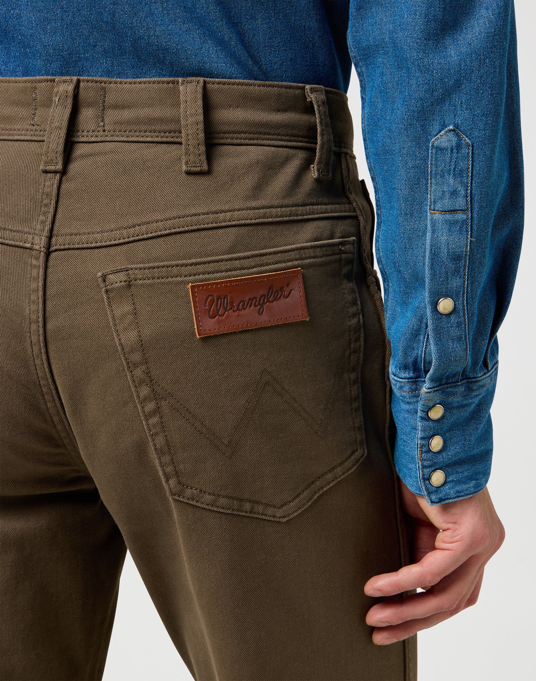 Texas in Tarmac pants Wrangler