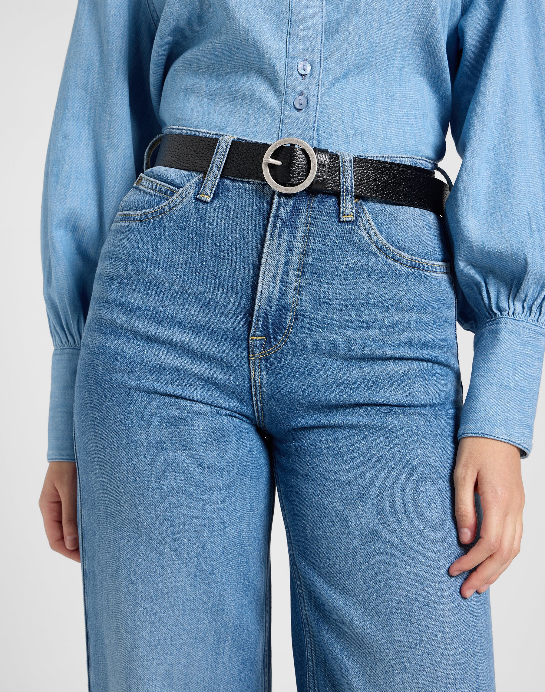 Round Buckle Belt in Black Belt Lee
