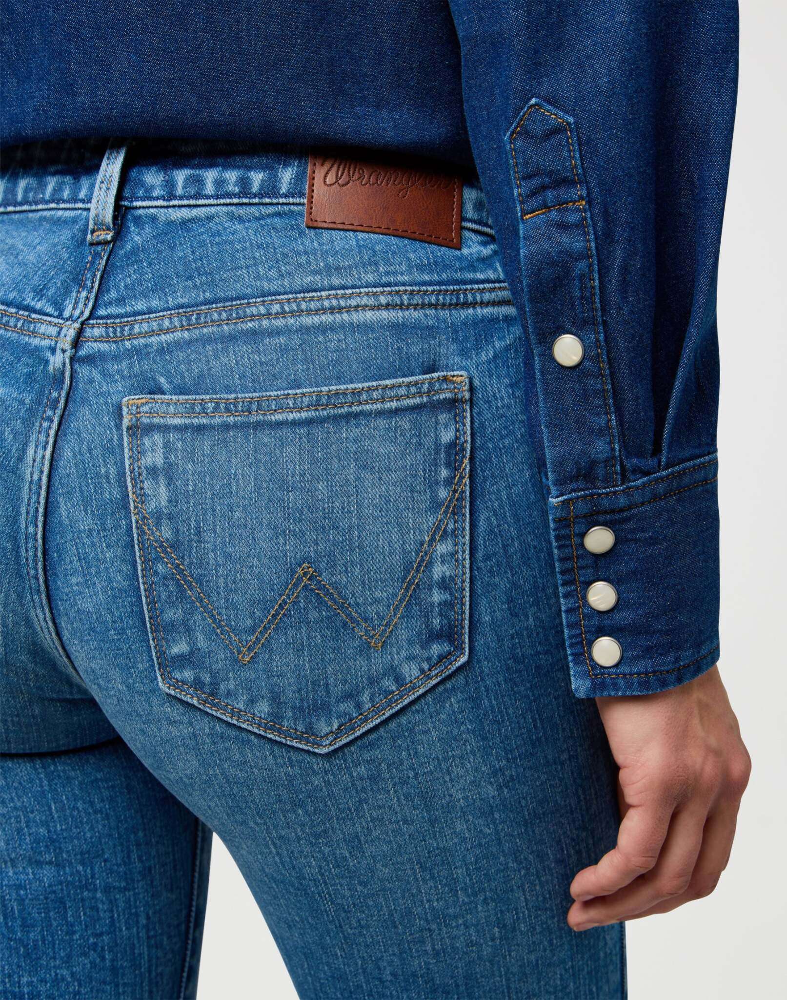 Bootcut in Rustler Wash Jeans Wrangler