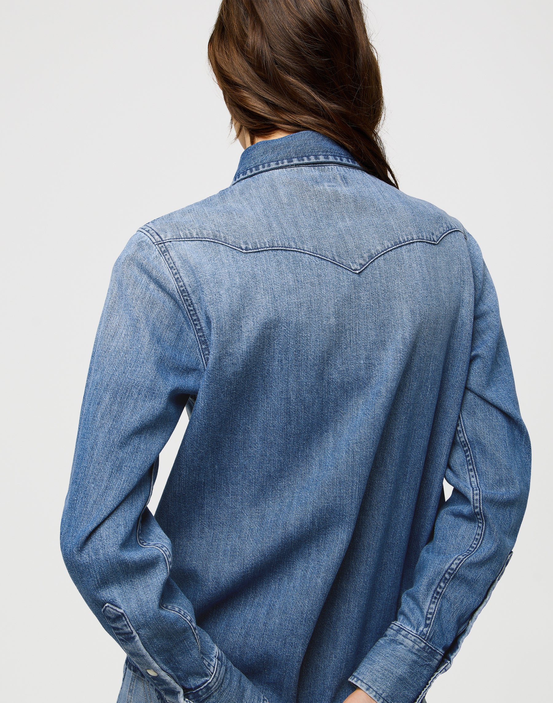 Heritage Shirt in Light Hand Shirts Wrangler