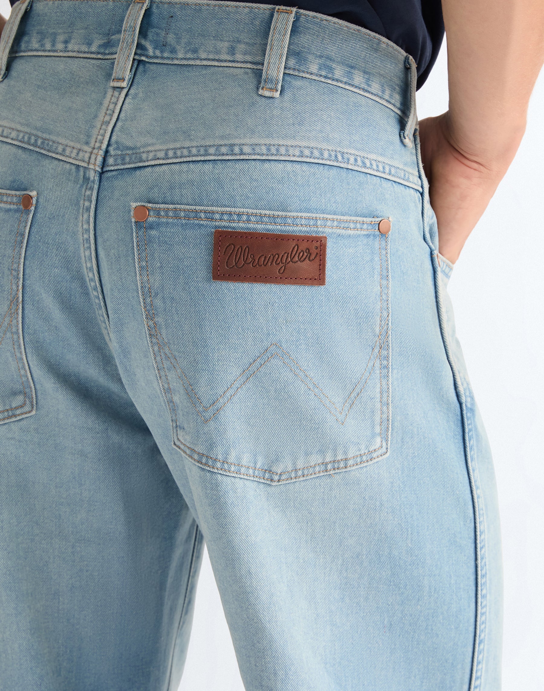 Loose Straight in Dove Wing Jeans Wrangler