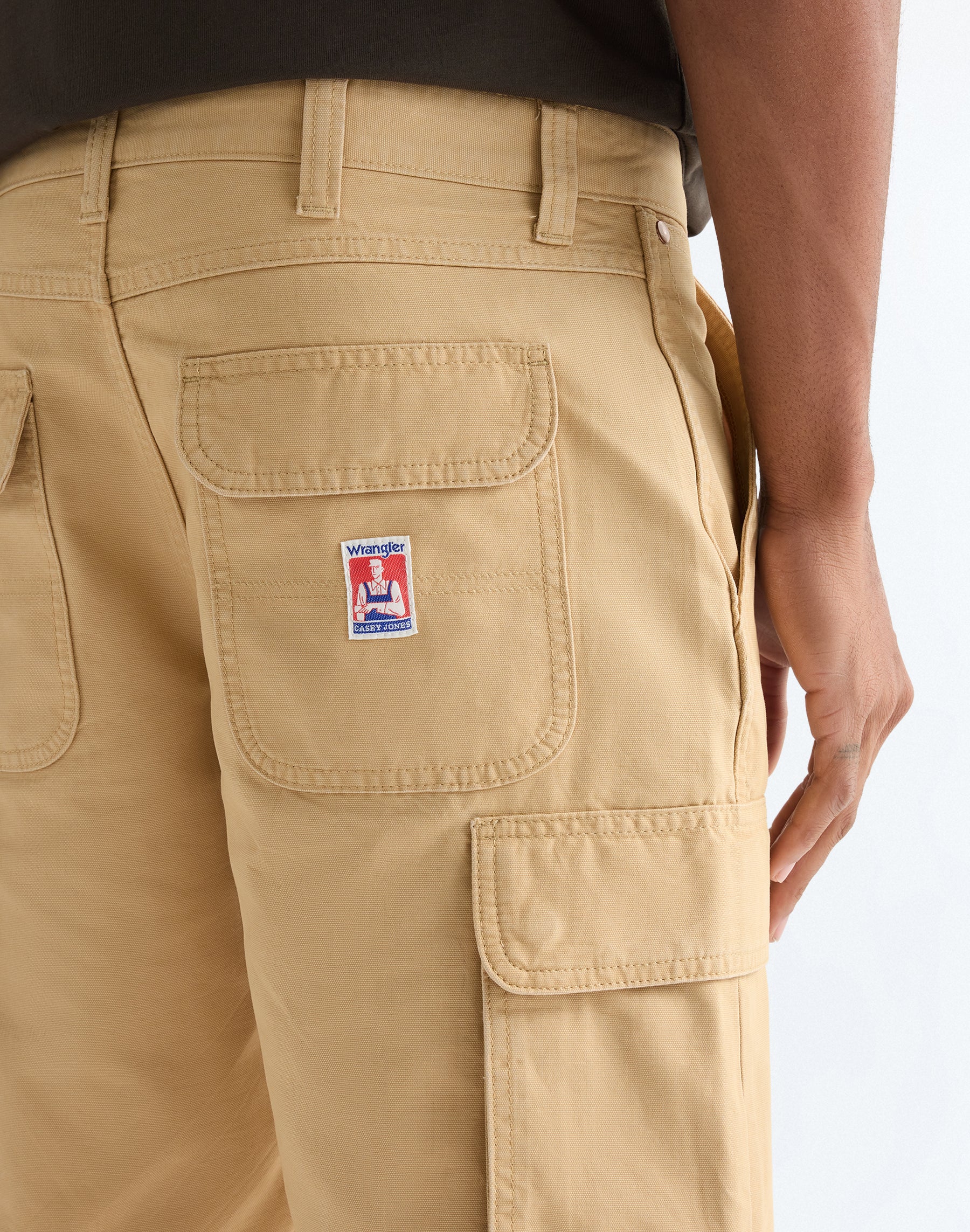 Cargo shorts in Golden Wheat Shorts Wrangler