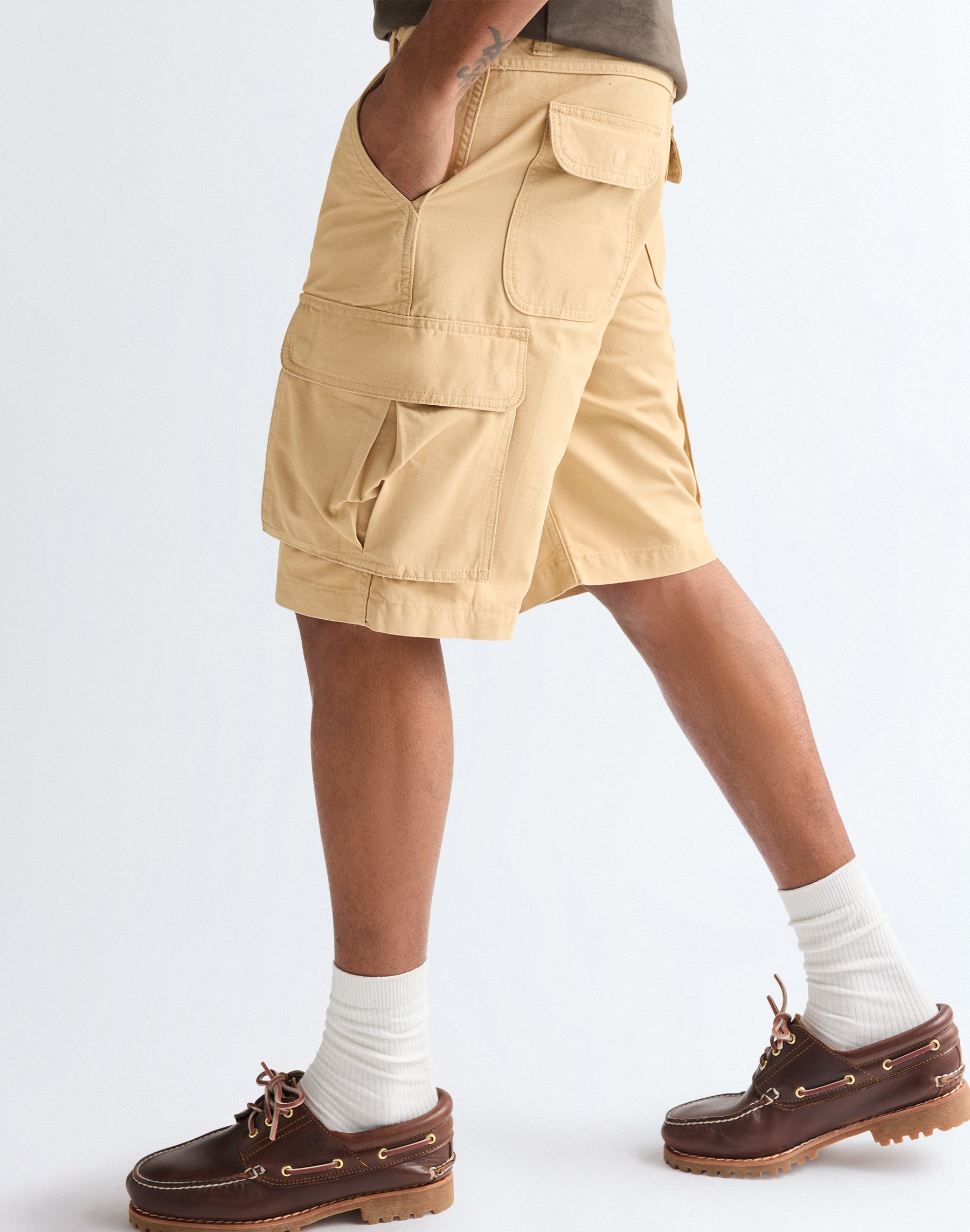 Cargo shorts in Golden Wheat Shorts Wrangler