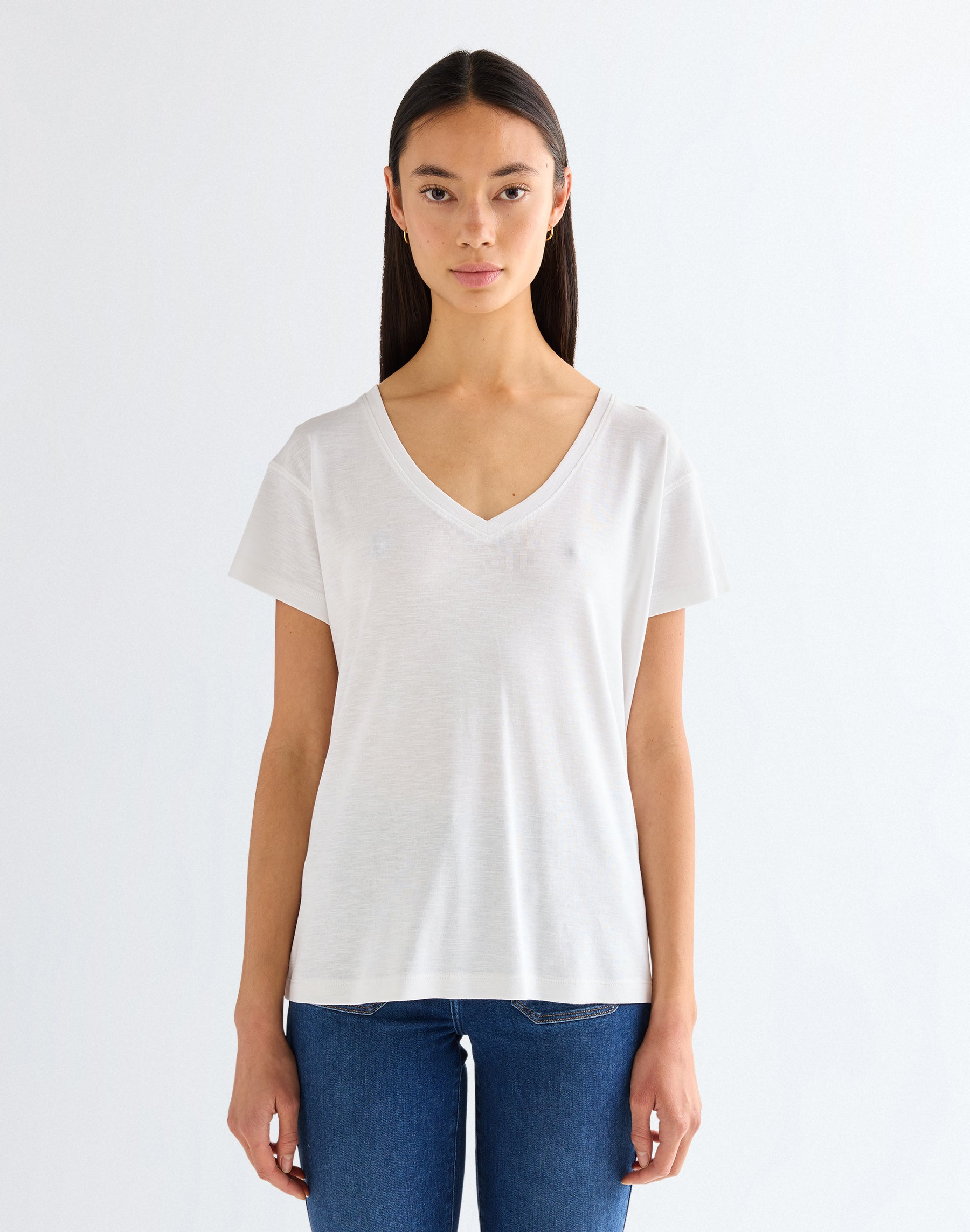 Easy V Neck in Bright White