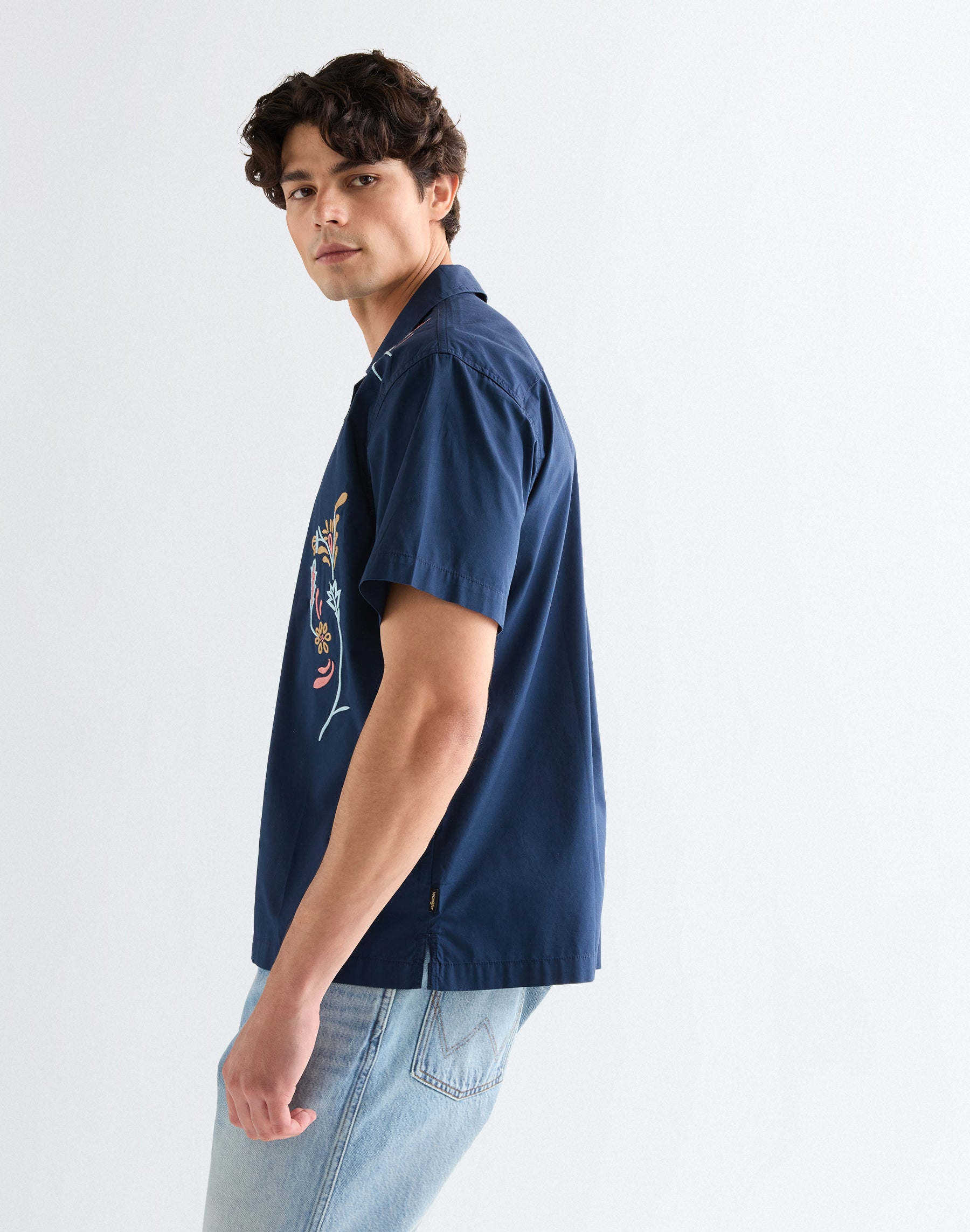 Short-sleeved W Resort shirt in navy floral Shirts Wrangler