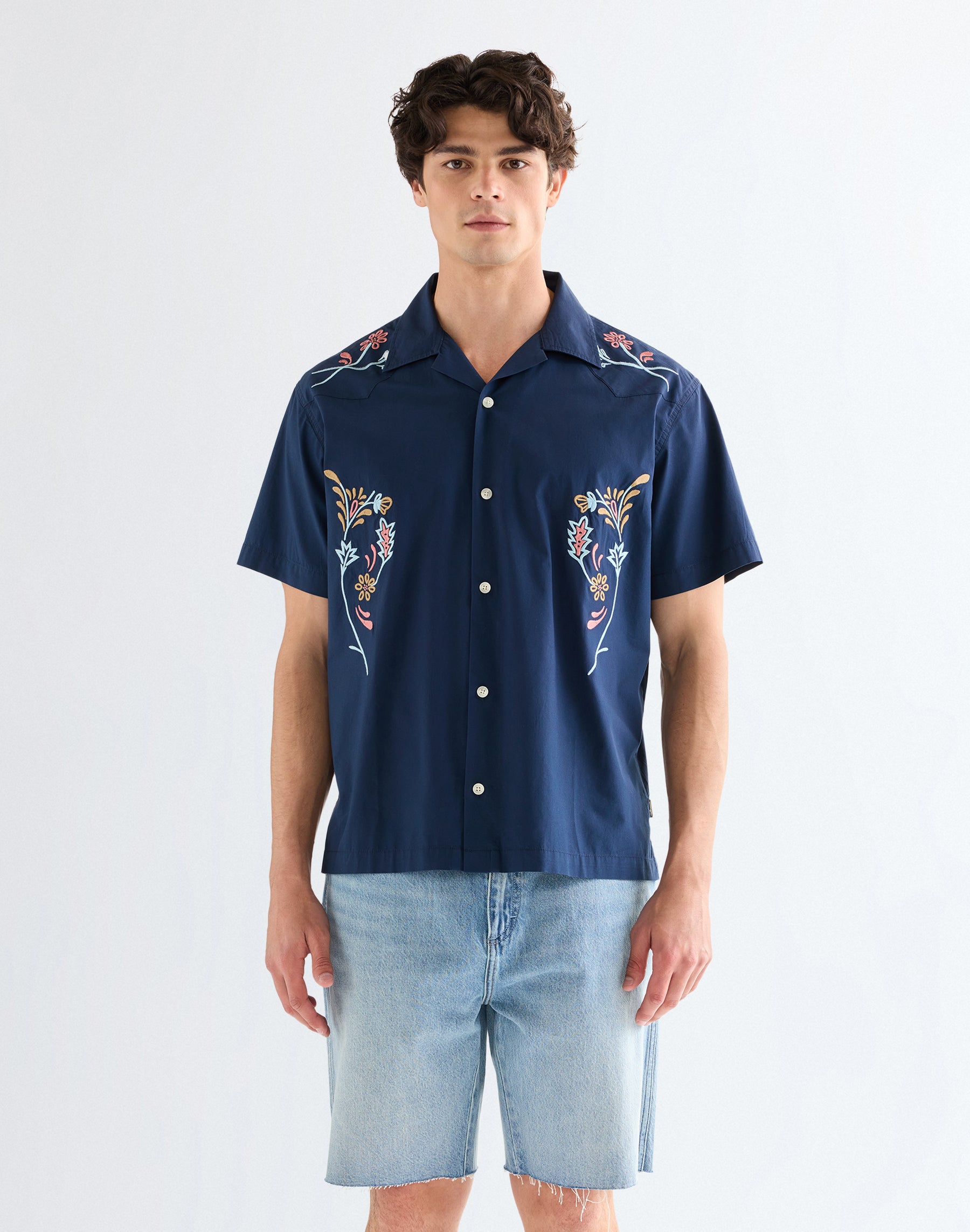 Short-sleeved W Resort shirt in navy floral Shirts Wrangler