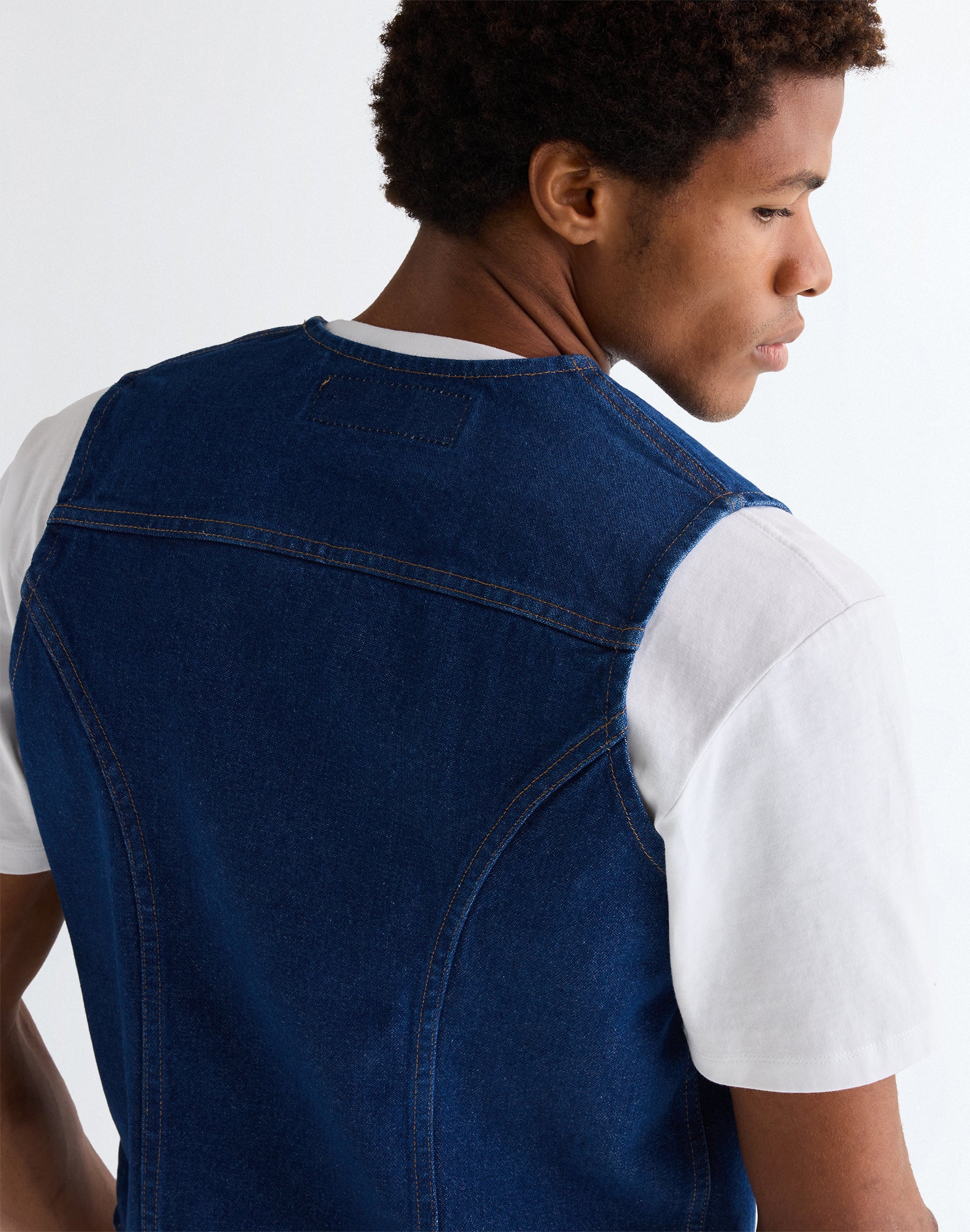 Cowboy Cut Vest in Prewashed Indigo Jackets Wrangler