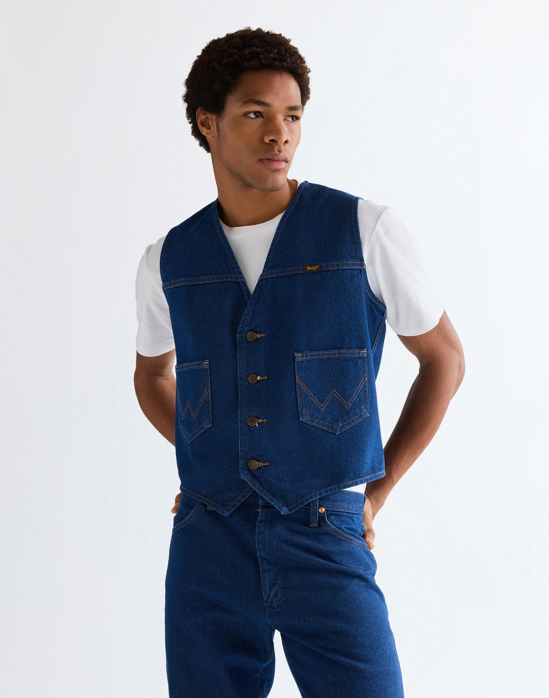 Cowboy Cut Vest in Prewashed Indigo Jackets Wrangler