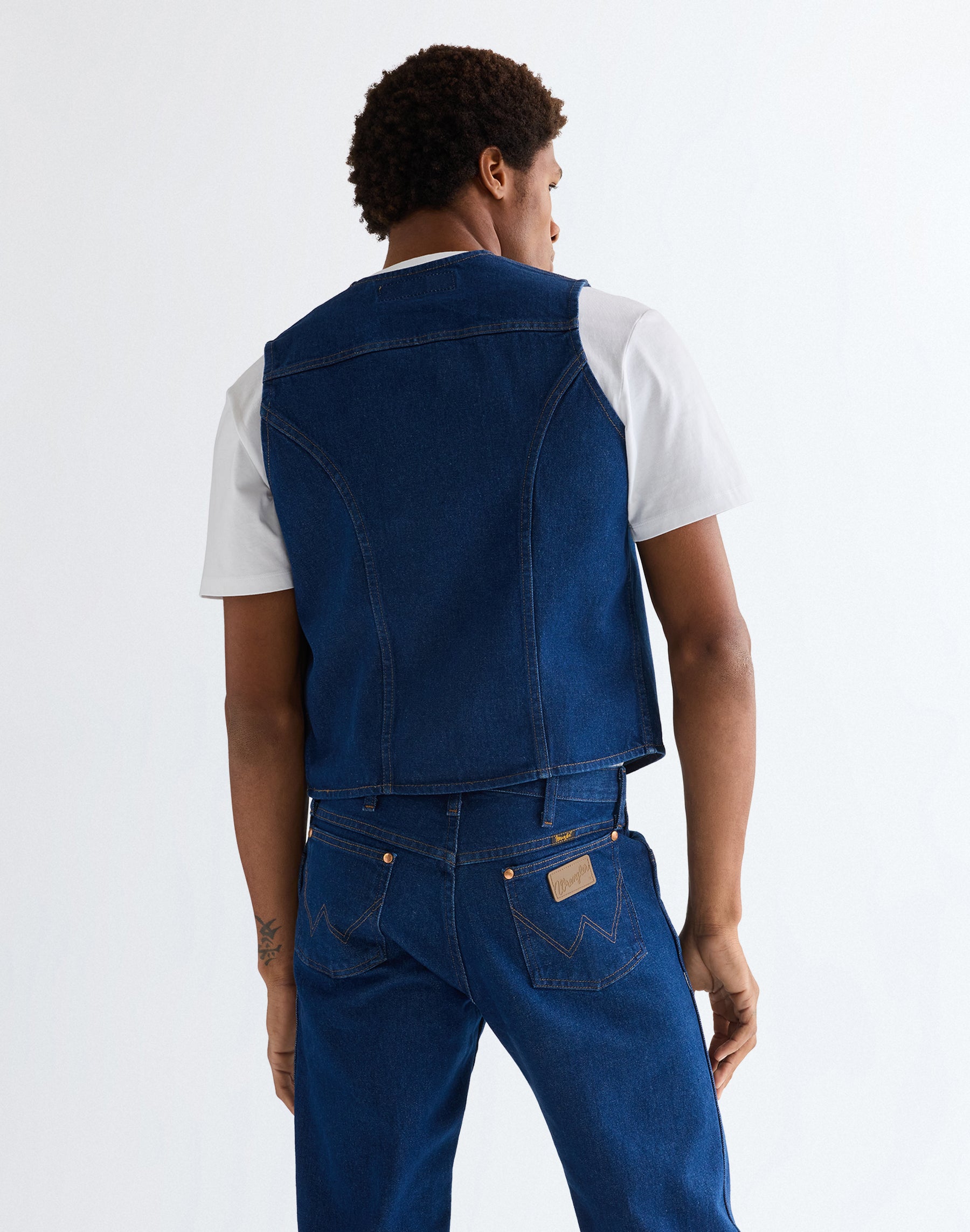 Cowboy Cut Vest in Prewashed Indigo Jackets Wrangler