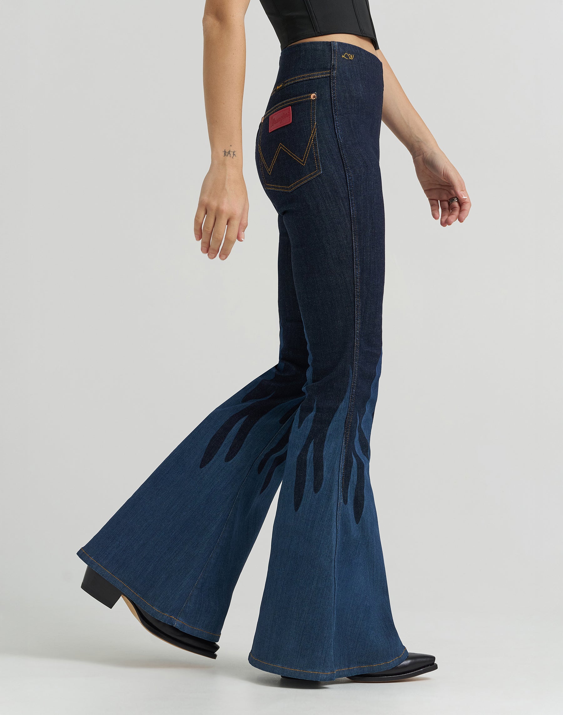 Flame Pull-On Flare in Rinse