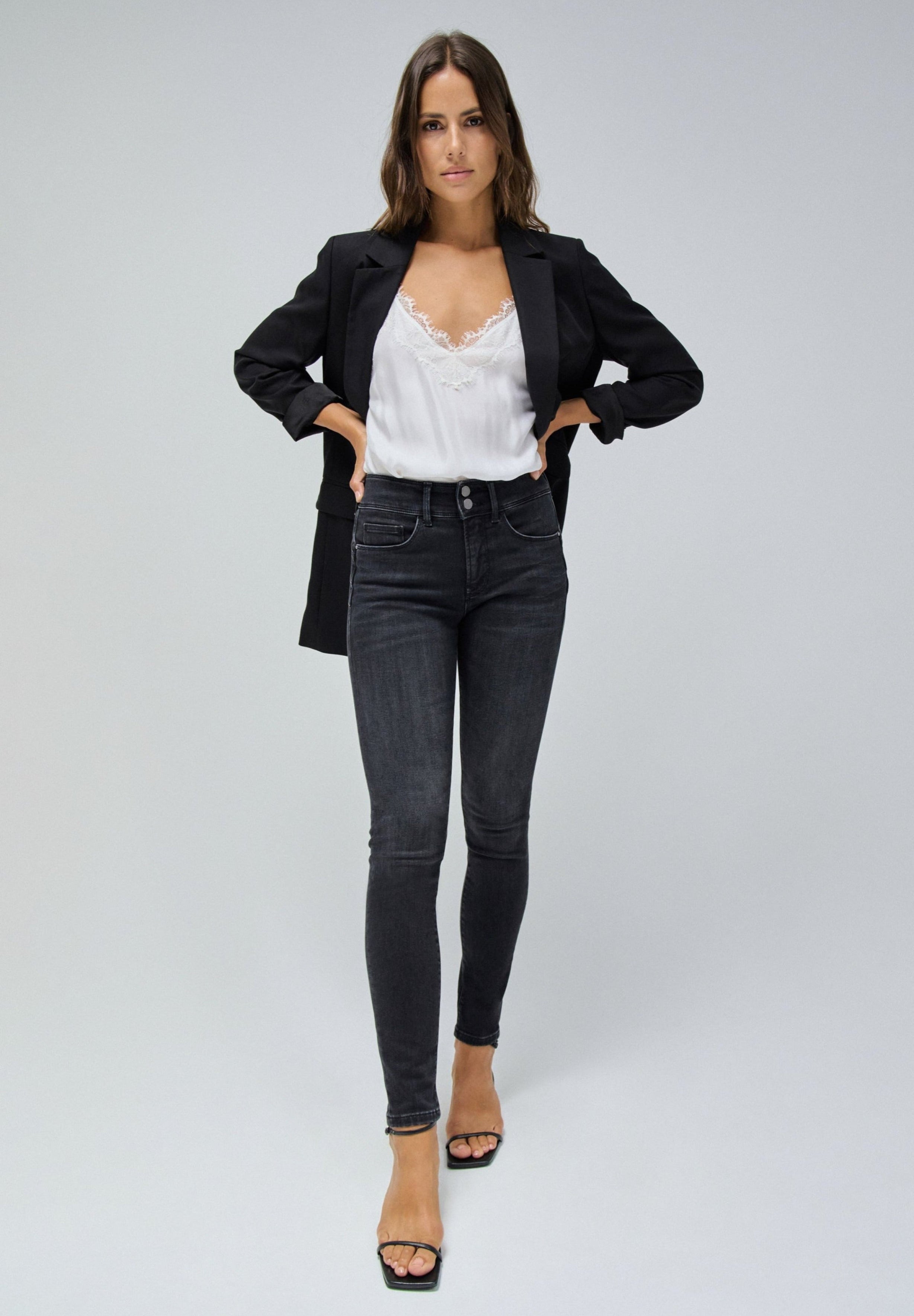 Secret Skinny Push-In in Black Jeans Salsa Jeans