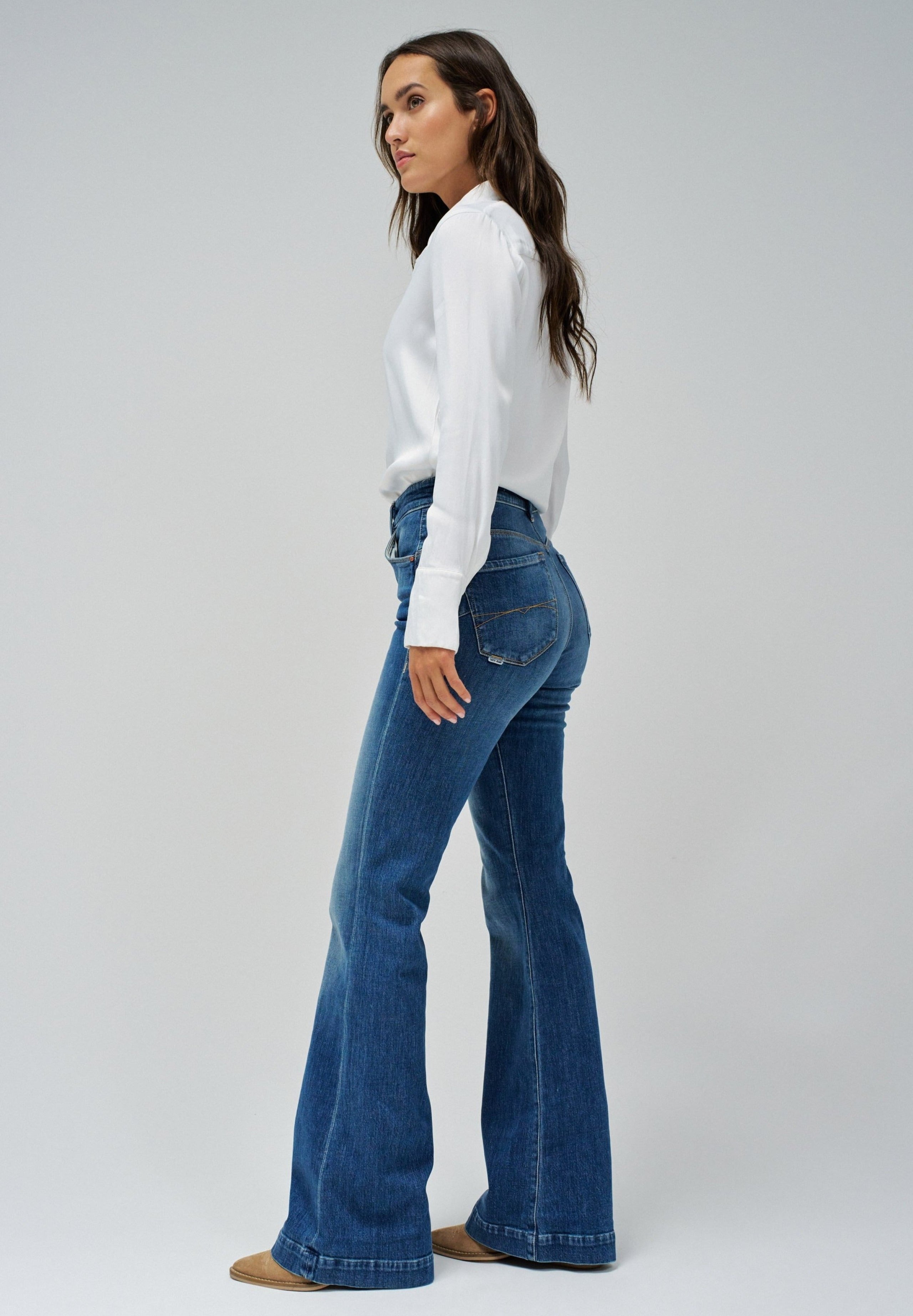 Faith Flare in medium wash jeans Salsa Jeans