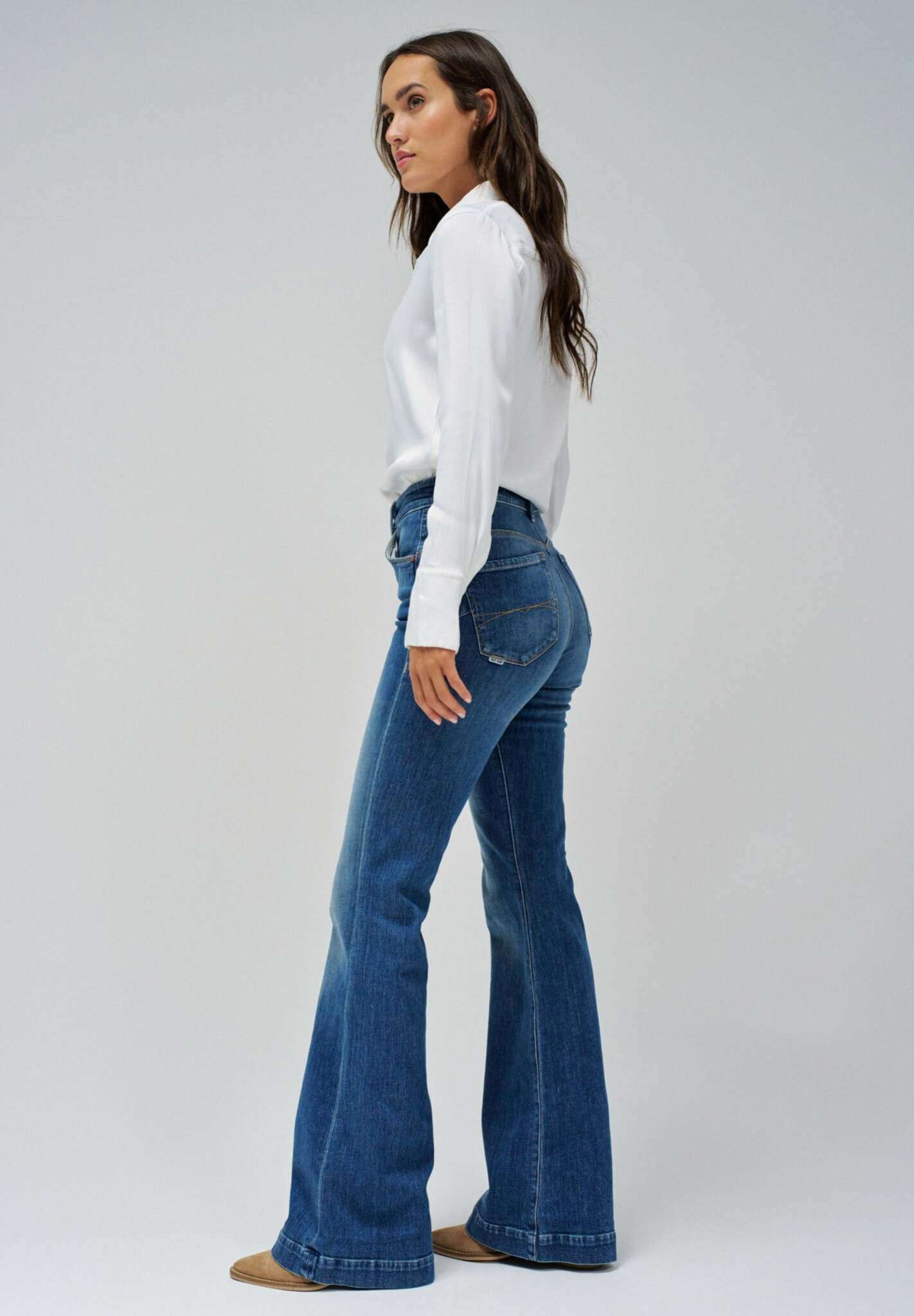 Faith Flare in medium wash jeans Salsa Jeans