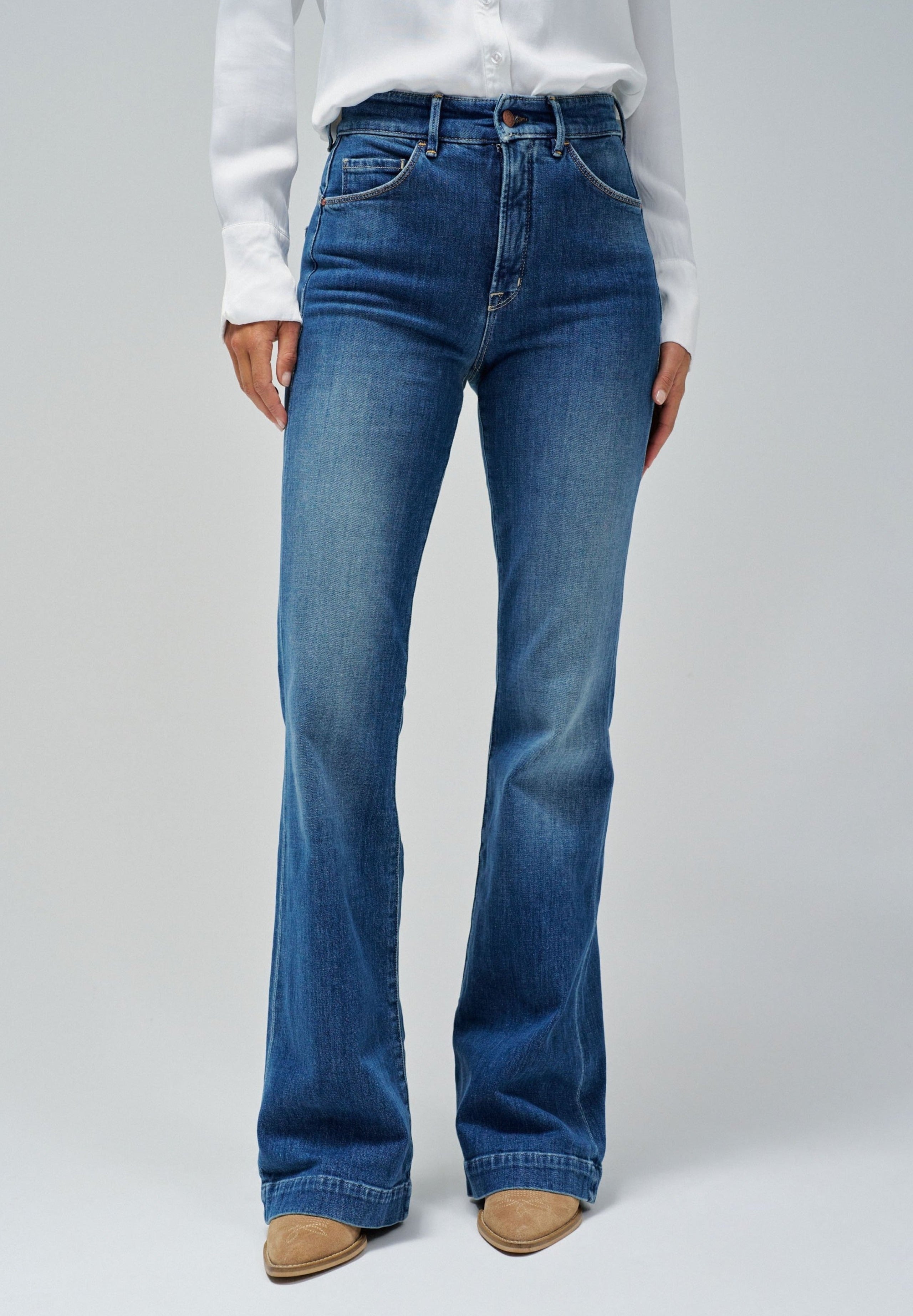Faith Flare in medium wash jeans Salsa Jeans
