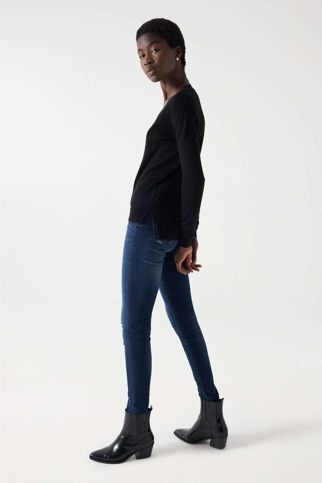 Fine Knit V-Neck Sweater in Black Sweater Salsa Jeans   