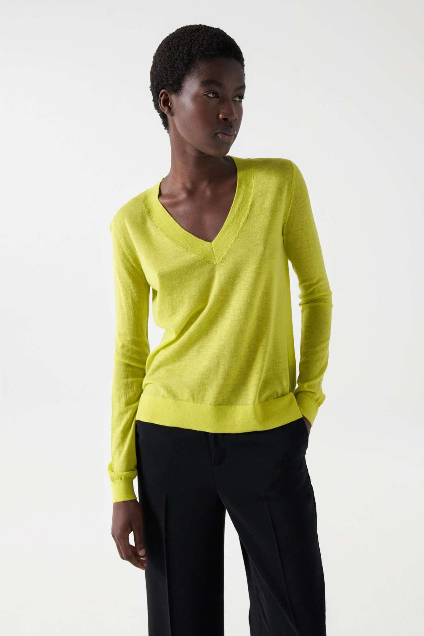 Fine Knit V-Neck Sweater in Light Green Sweater Salsa Jeans   