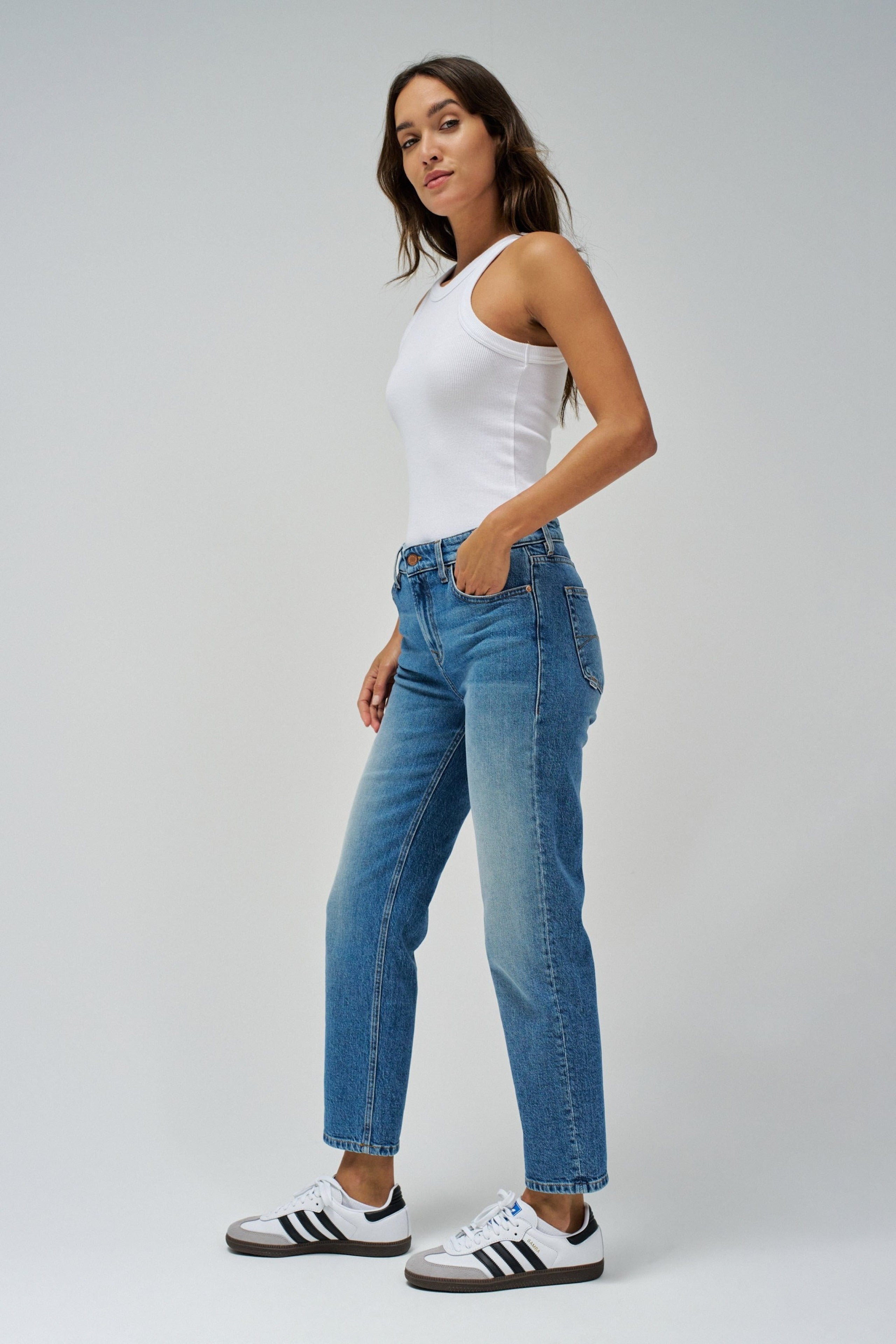 True Cropped Slim in Medium Wash Jeans Salsa Jeans