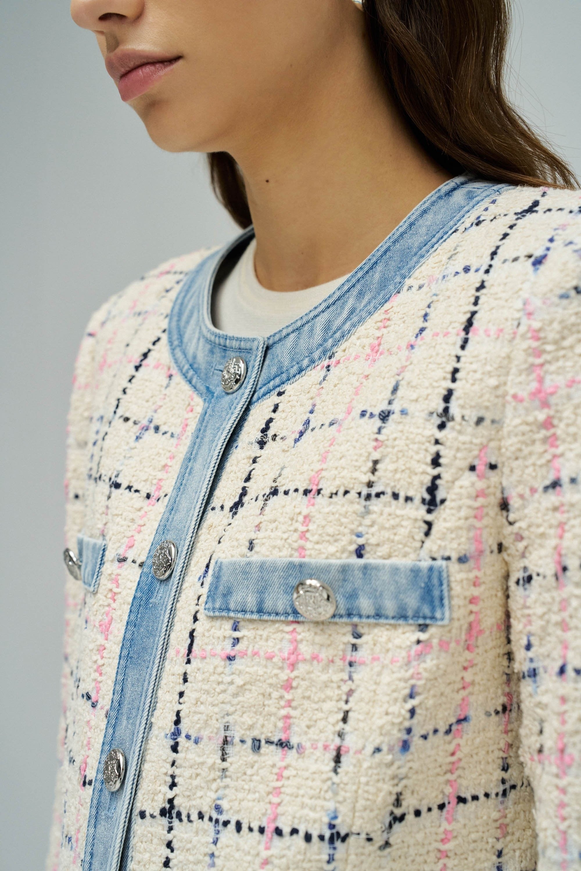 Chanel-style tweed jacket in light beige V2