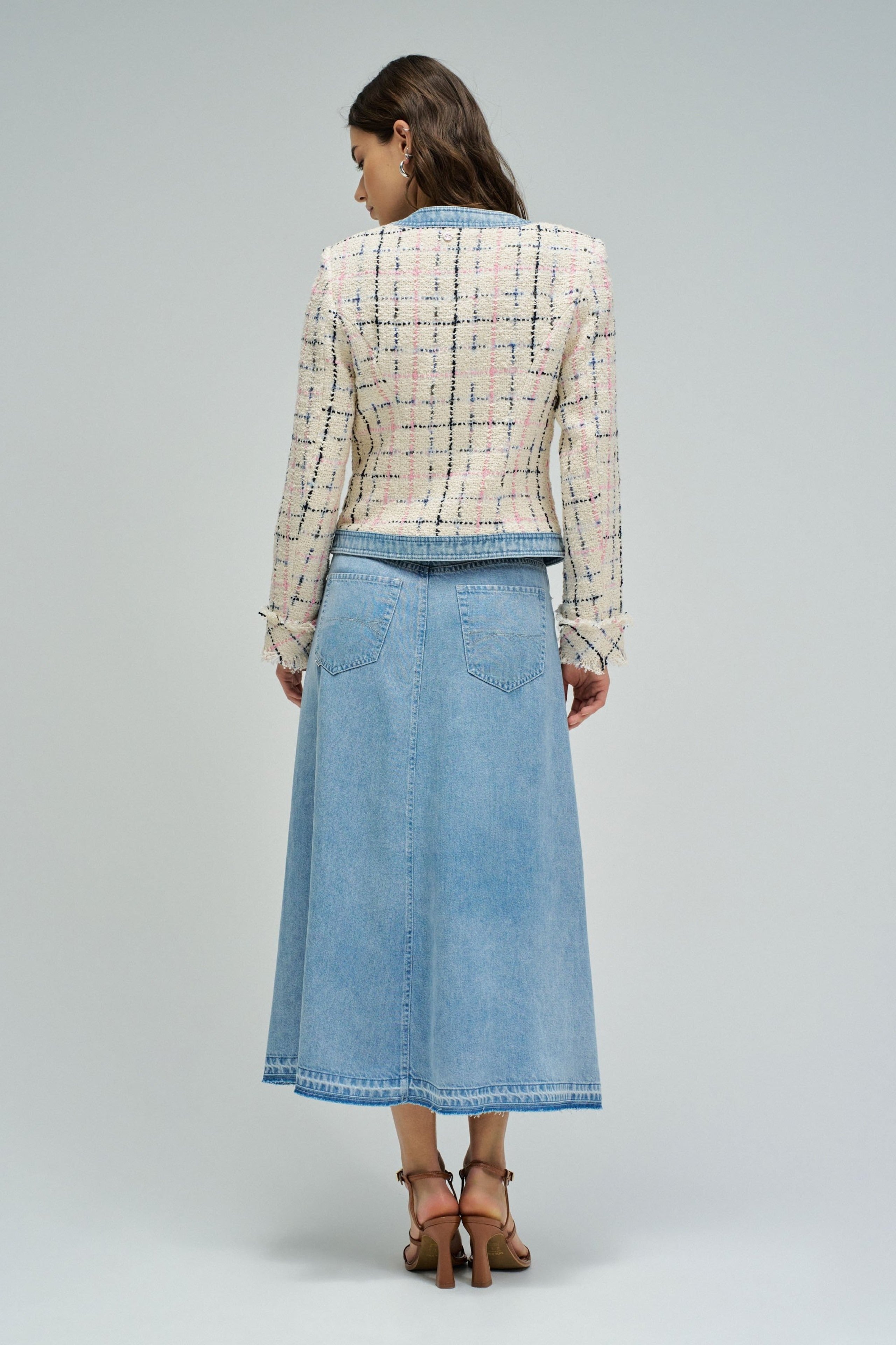 Chanel-style tweed jacket in light beige V2