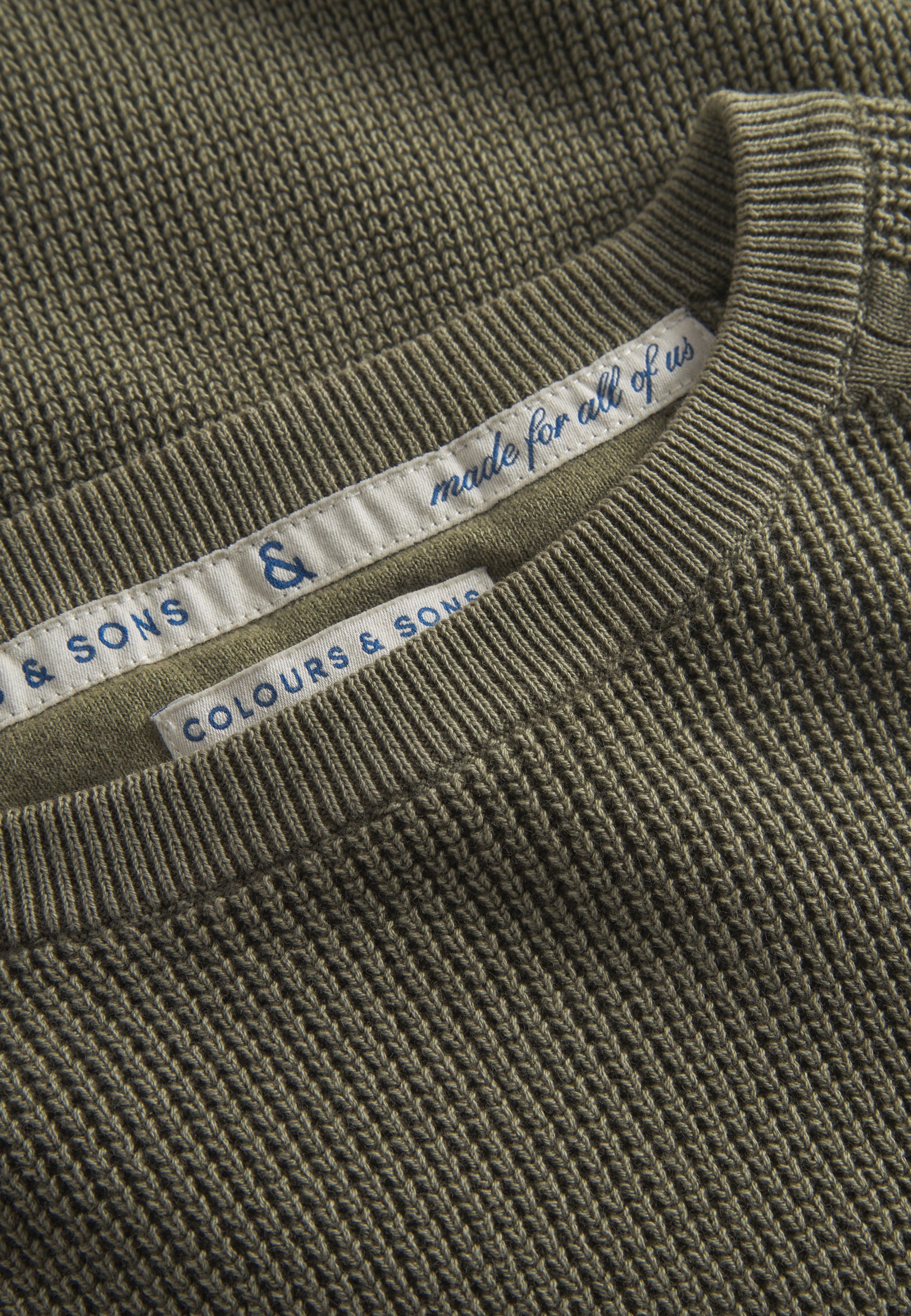 Roundneck-Washed in Olive Sweater Colours and Sons   