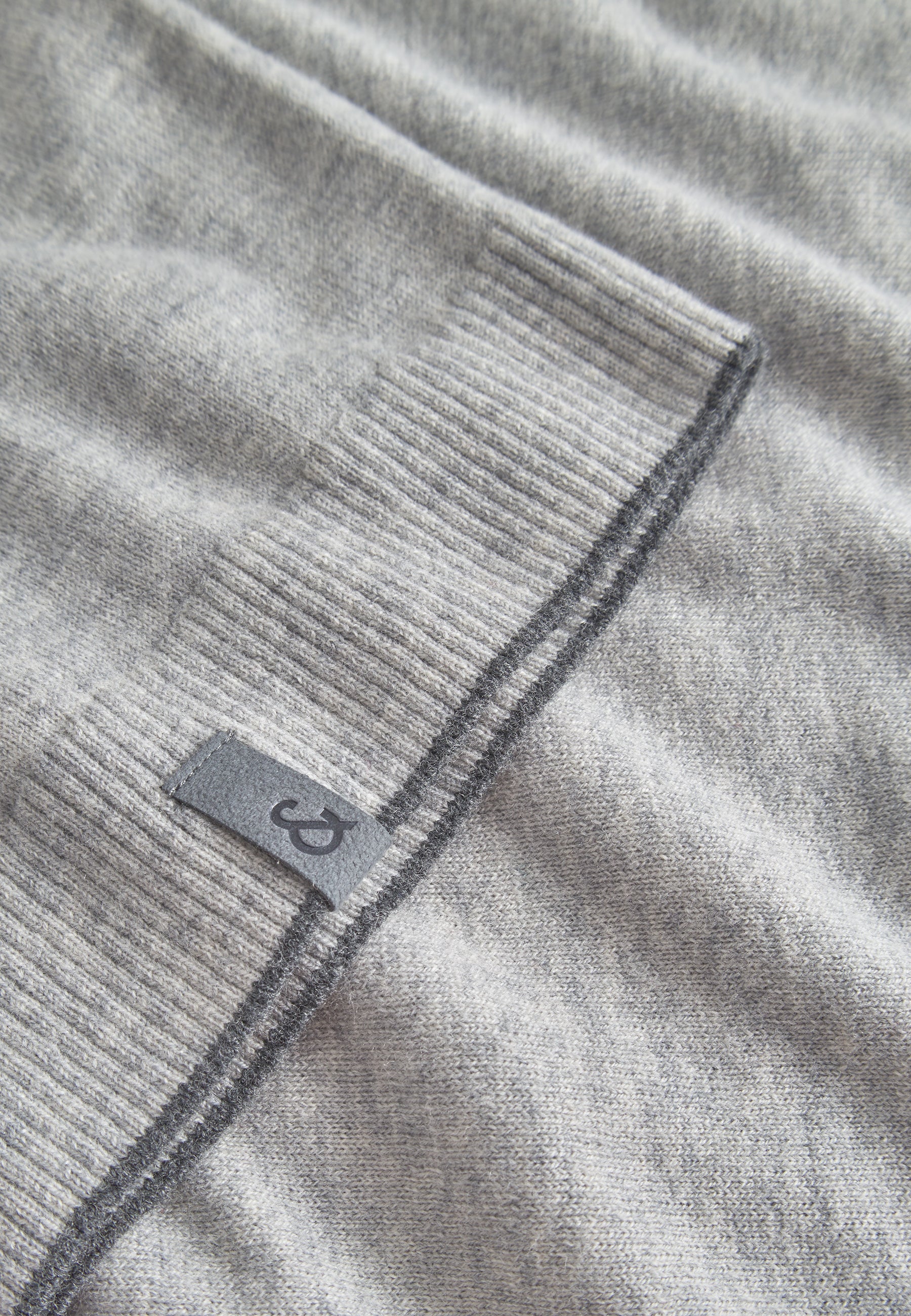 Roundneck Merino Blend in Silver Sweater Colours and Sons   