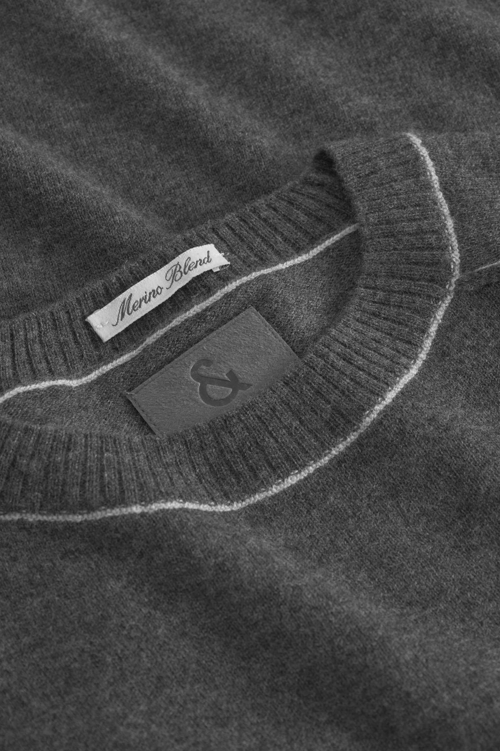 Roundneck Merino Blend in Anthracite Pullover Colours and Sons   