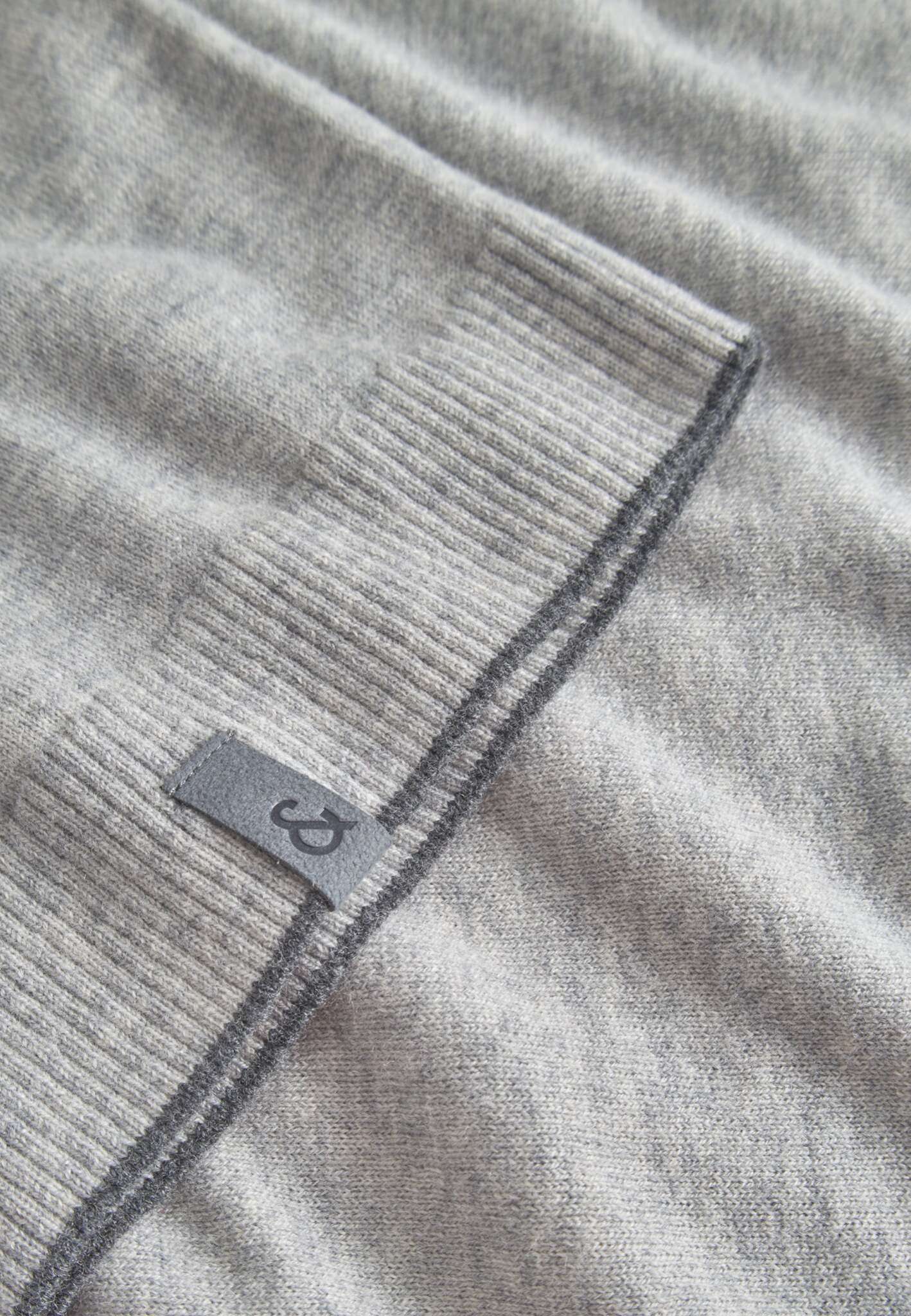 Roundneck Merino Blend in Silver Pullover Colours and Sons