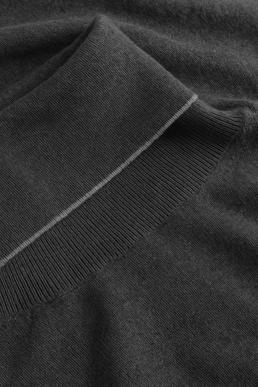 Turleneck merino blend in anthracite