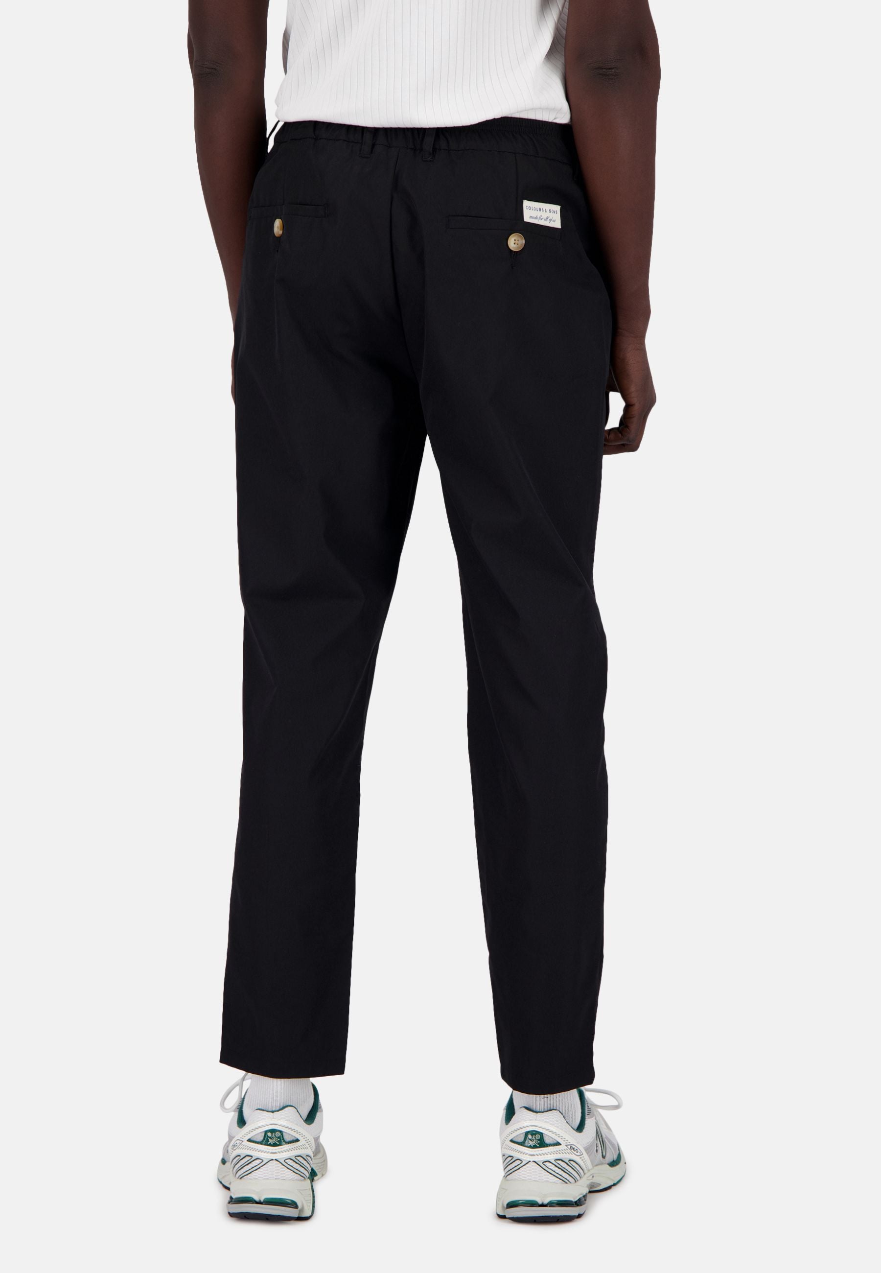 Pants-Cropped in Black
