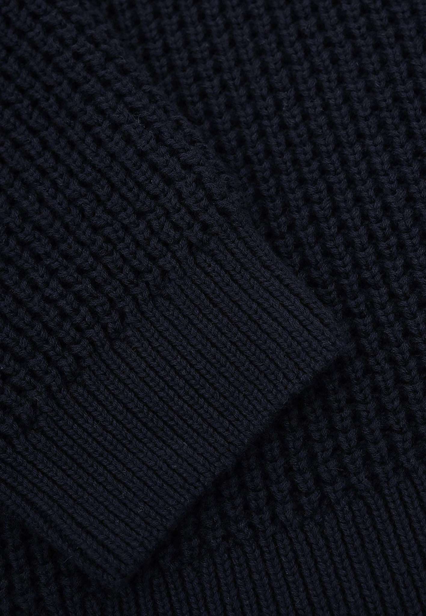 V-neck tuck stitch in navy sweater Colours and Sons   