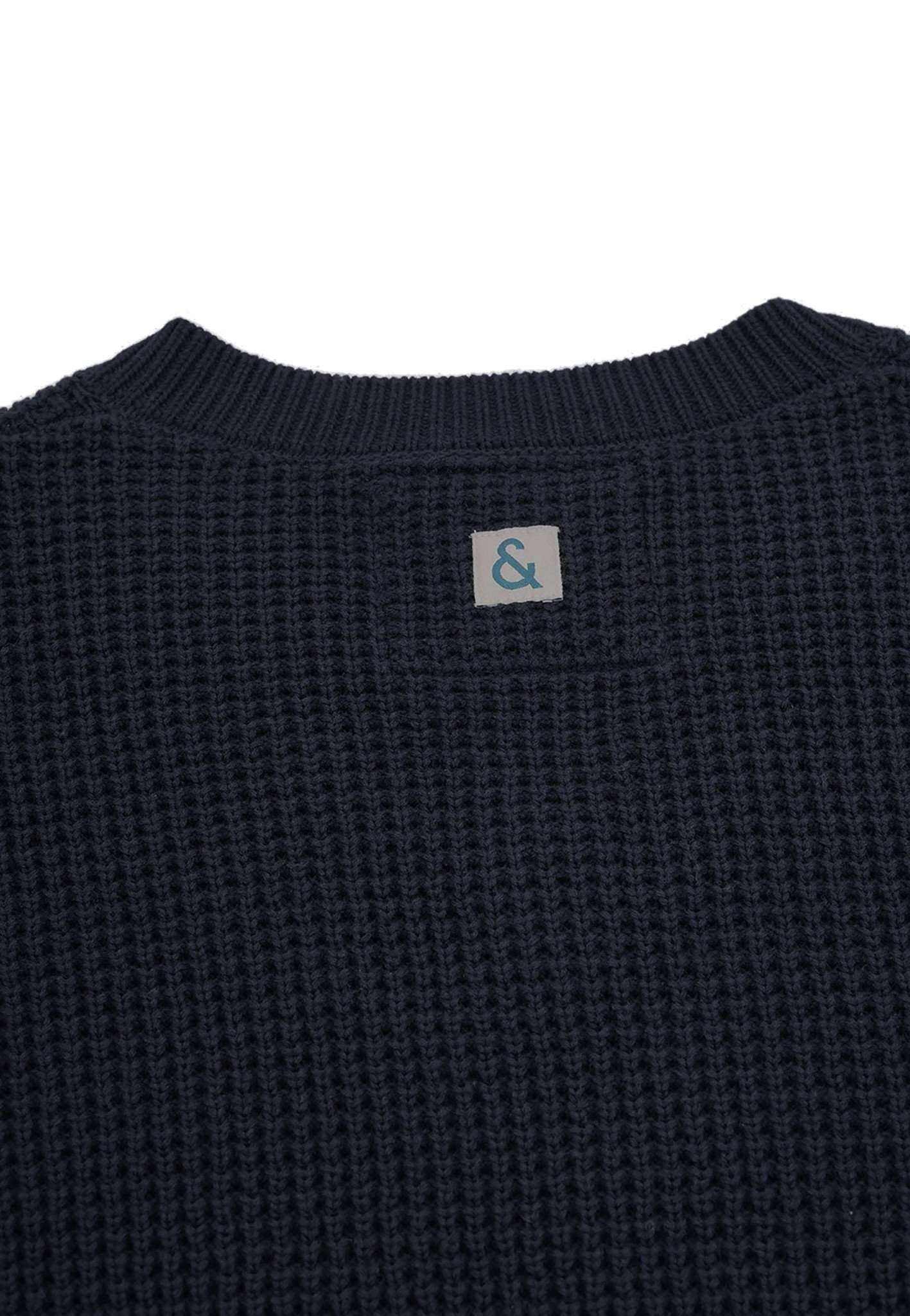 V-neck tuck stitch in navy sweater Colours and Sons   