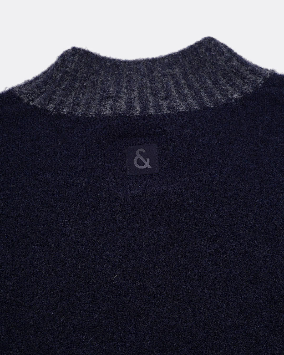 Roundneck hair in navy sweater Colours and Sons   