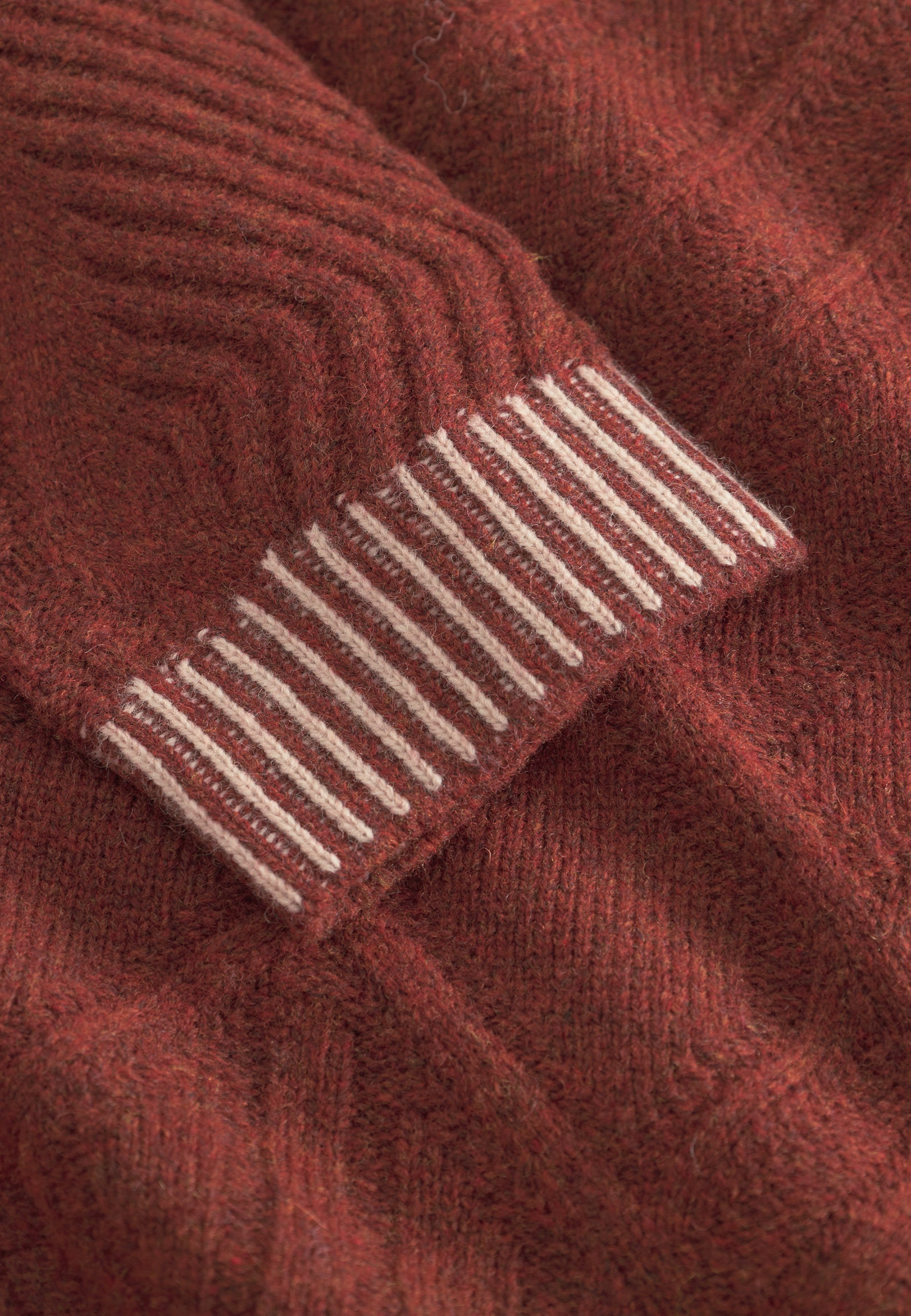 Roundneck Ethno Structure in Brandy Sweater Colours and Sons   