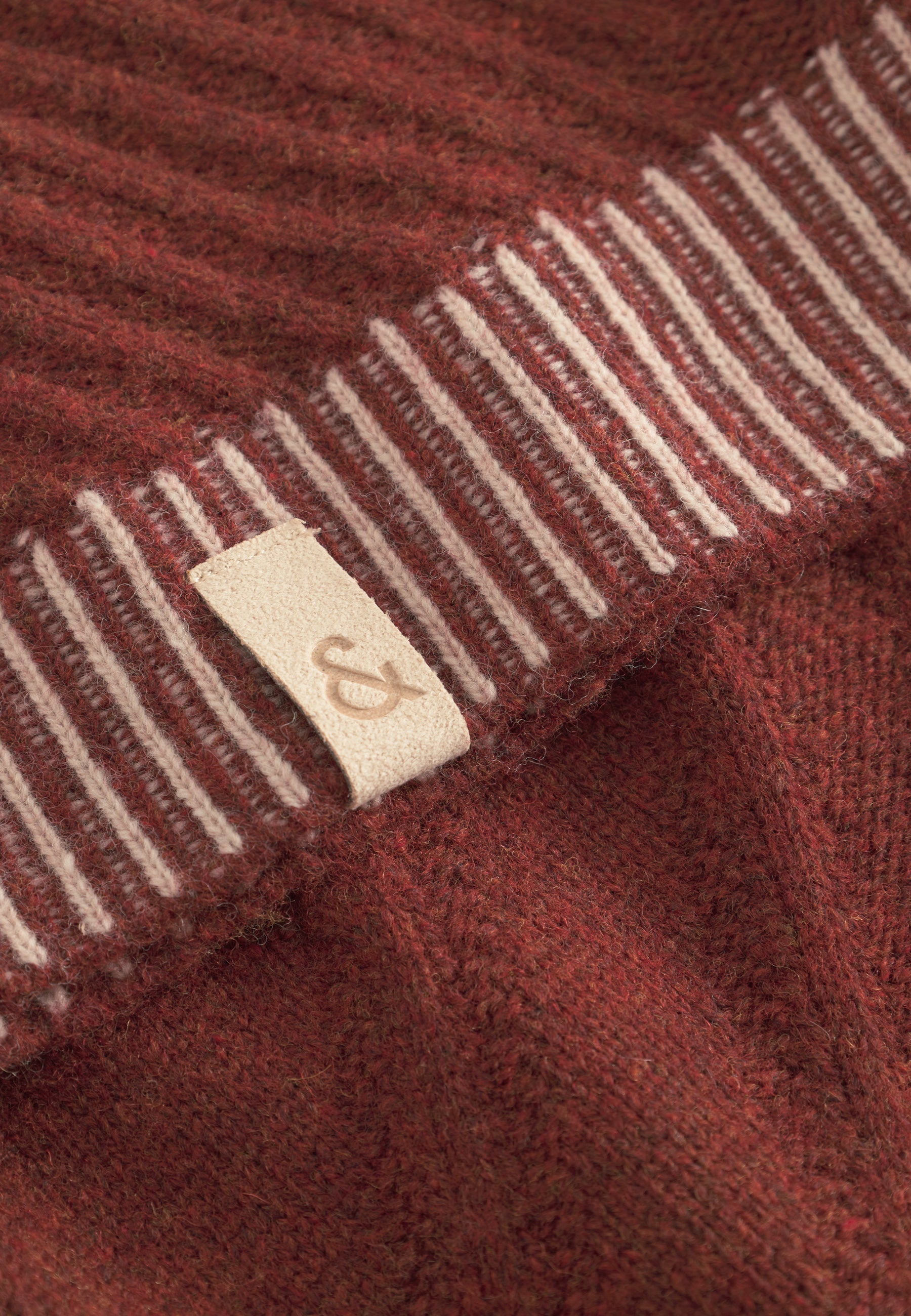 Roundneck Ethno Structure in Brandy Sweater Colours and Sons   