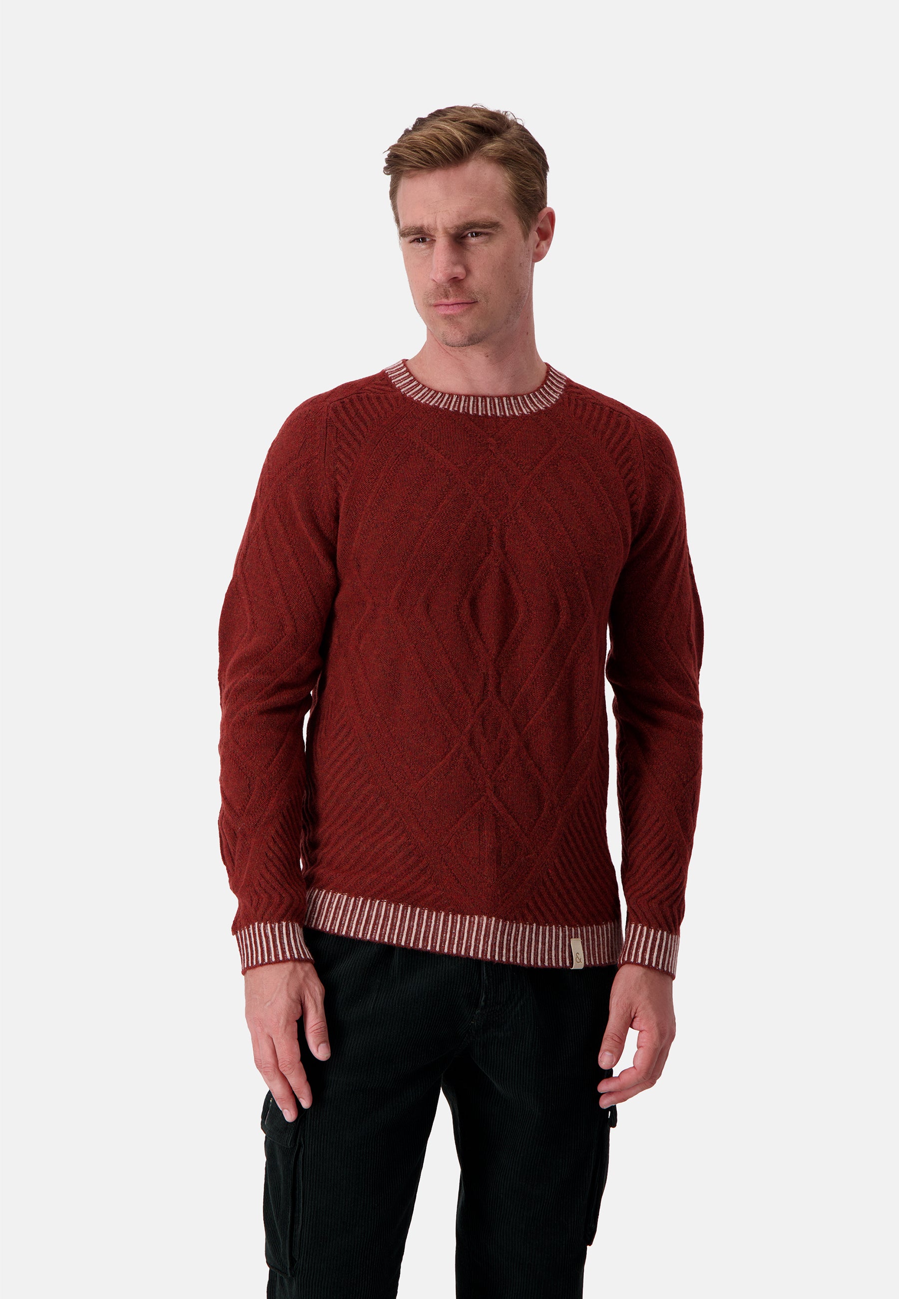 Roundneck Ethno Structure in Brandy Sweater Colours and Sons   