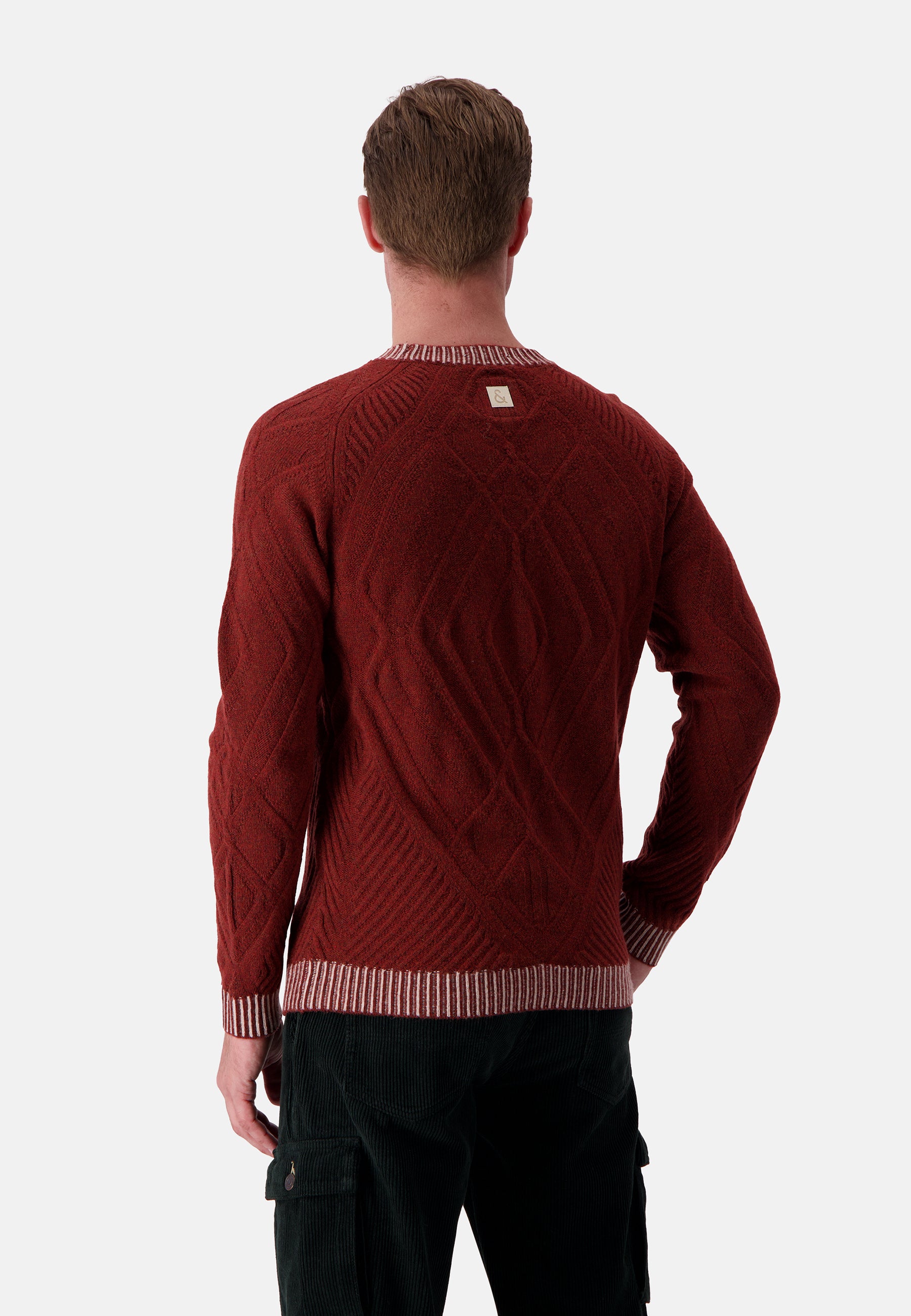 Roundneck Ethno Structure in Brandy Sweater Colours and Sons   