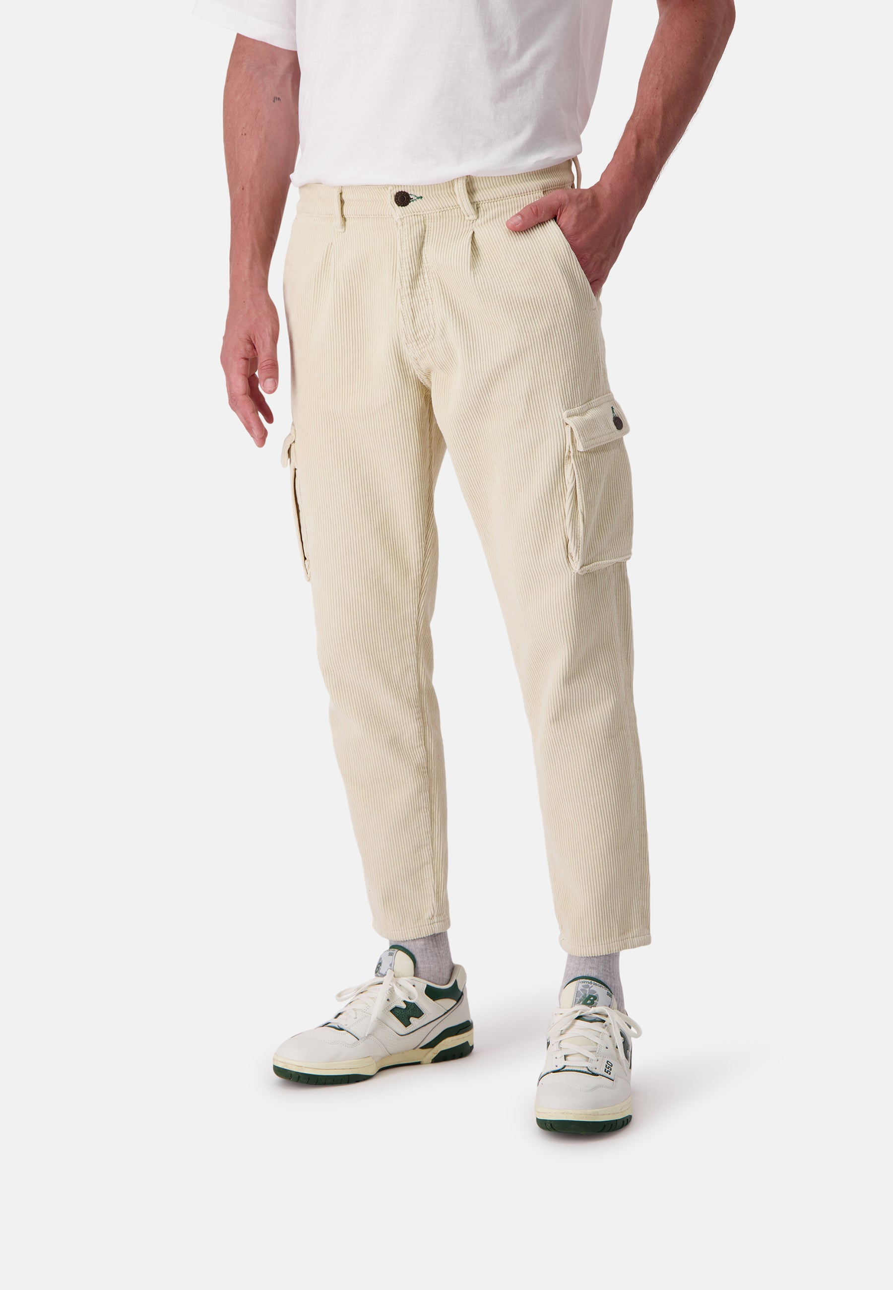 Cargo Corduroy Cropped in Offwhite Pants Colours and Sons   