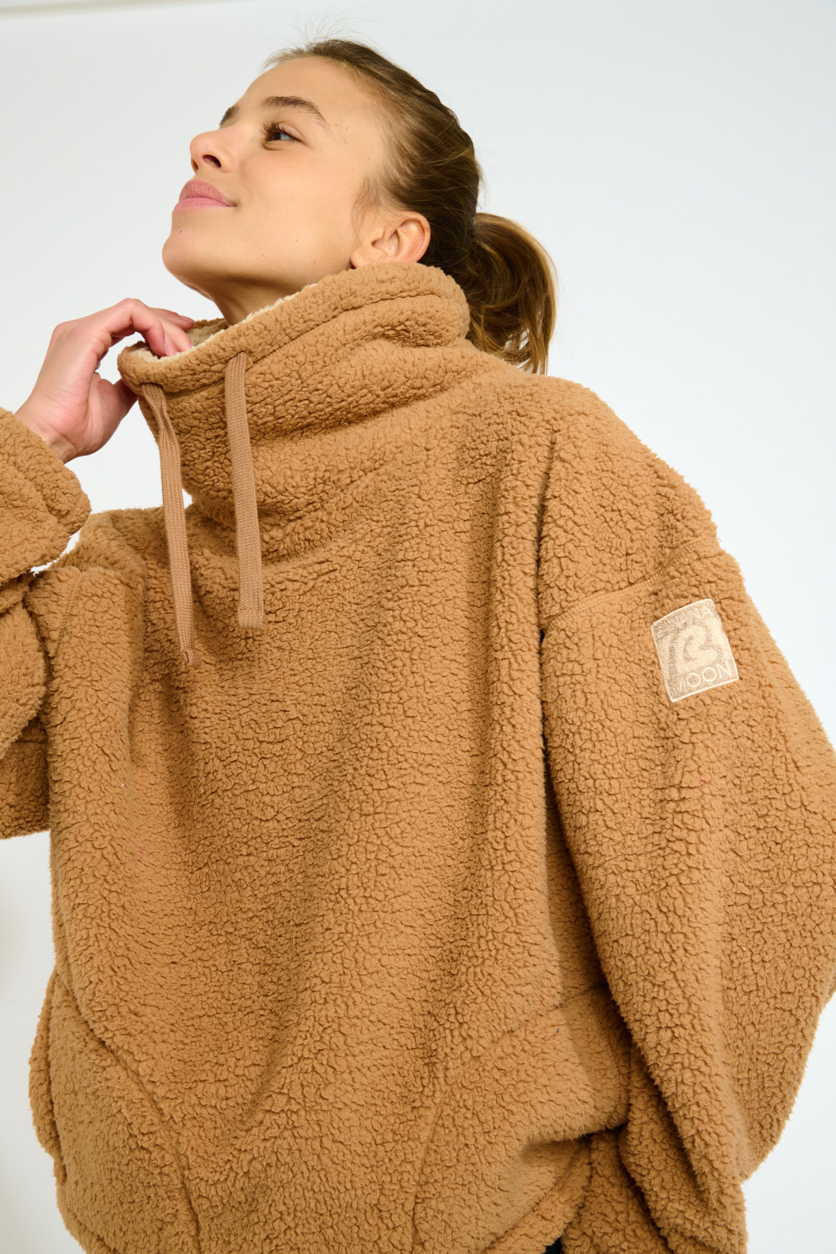 CHIMNEY-IGLOO sweater in camel Sweater Banana Moon